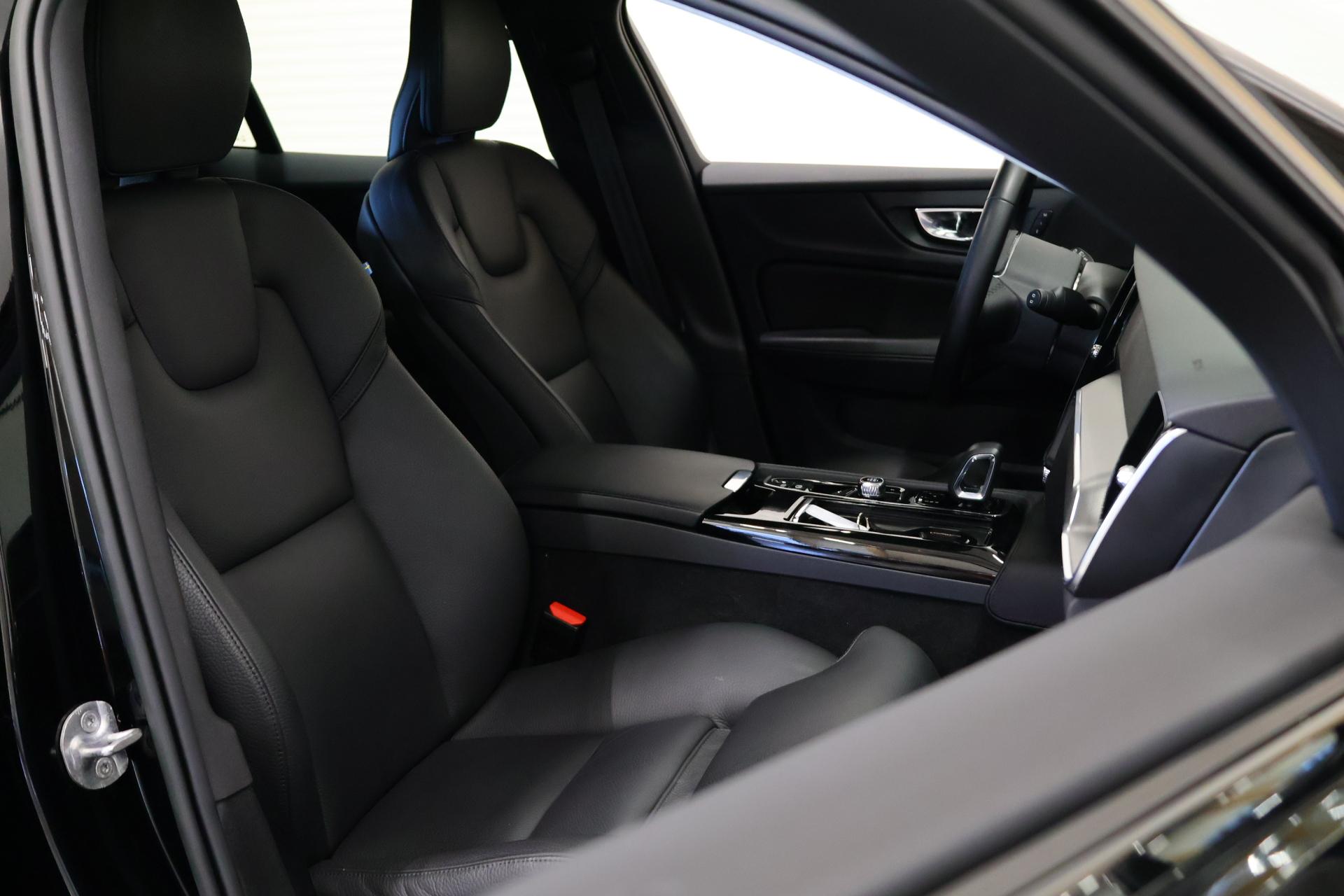 VOLVO V60 2023