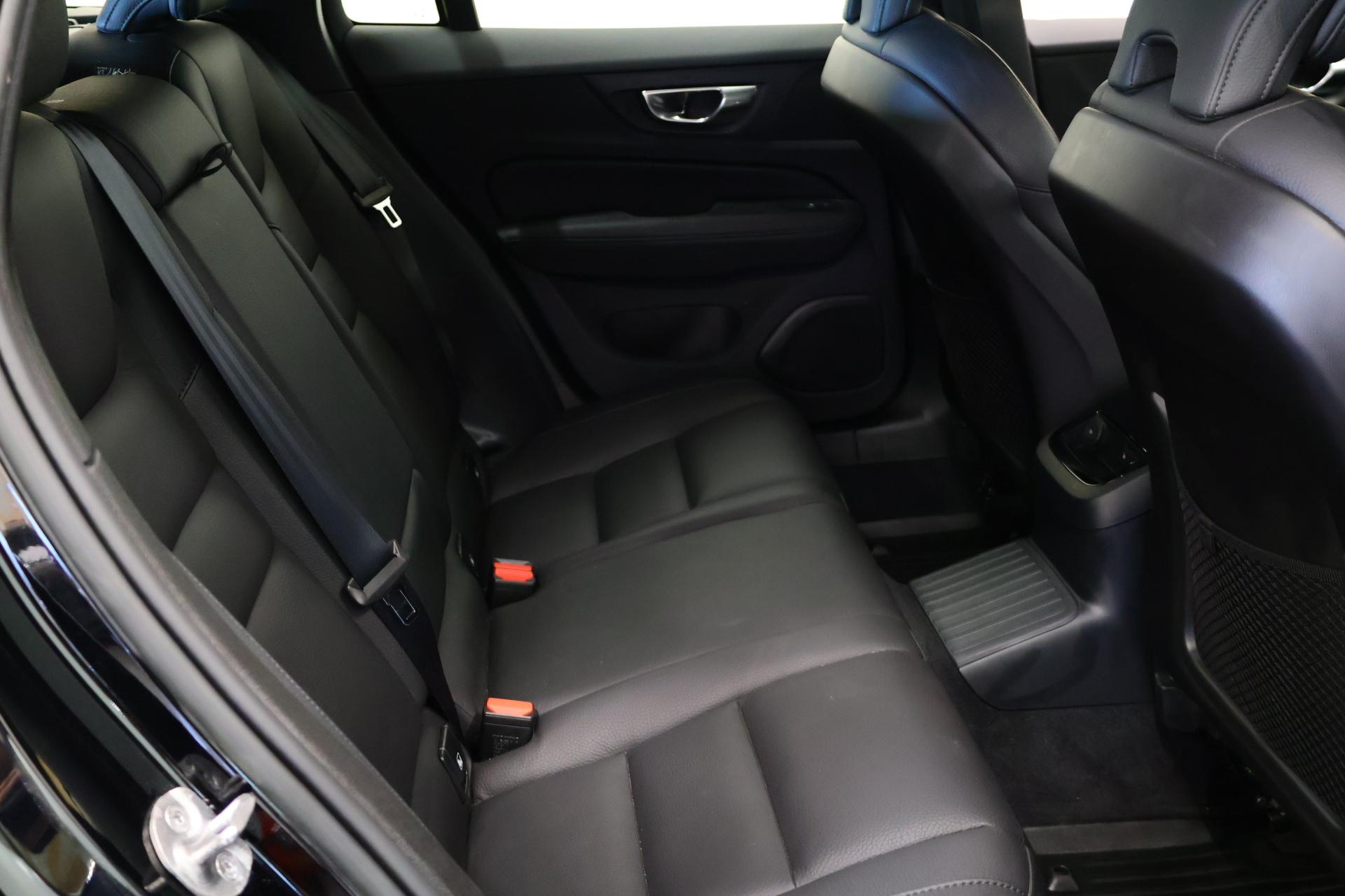 VOLVO V60 2023