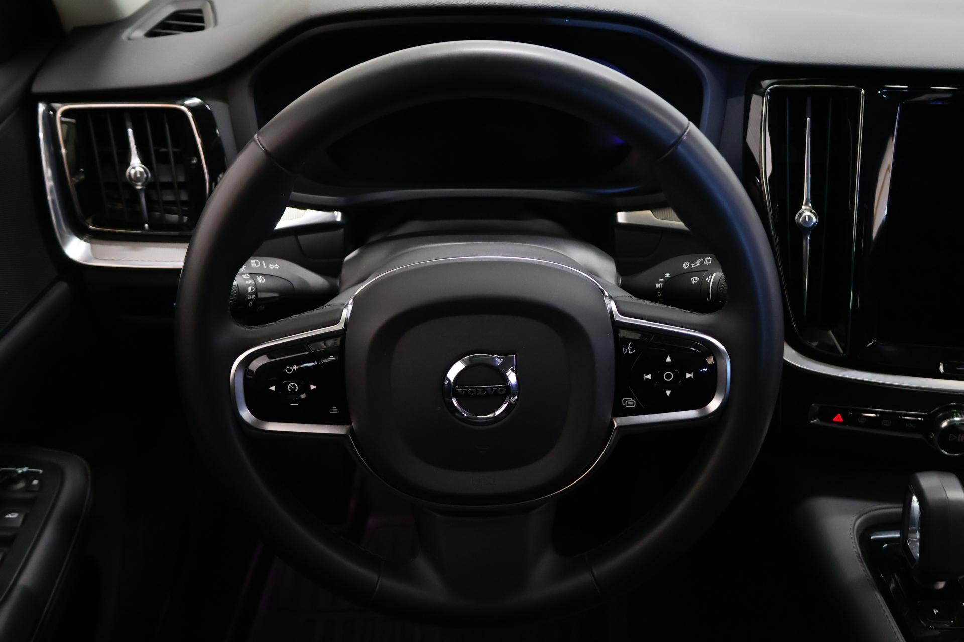 VOLVO V60 2023