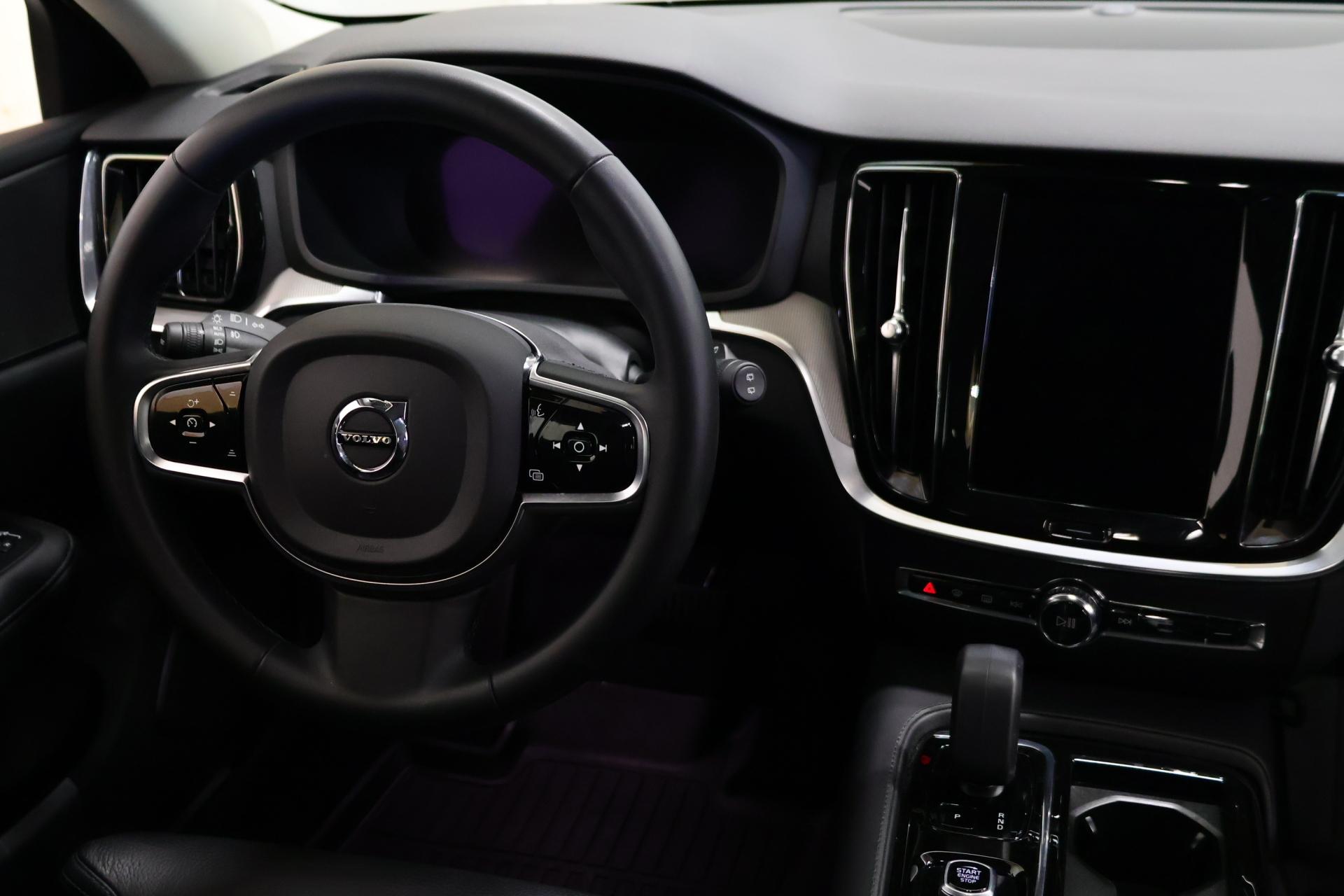 VOLVO V60 2023