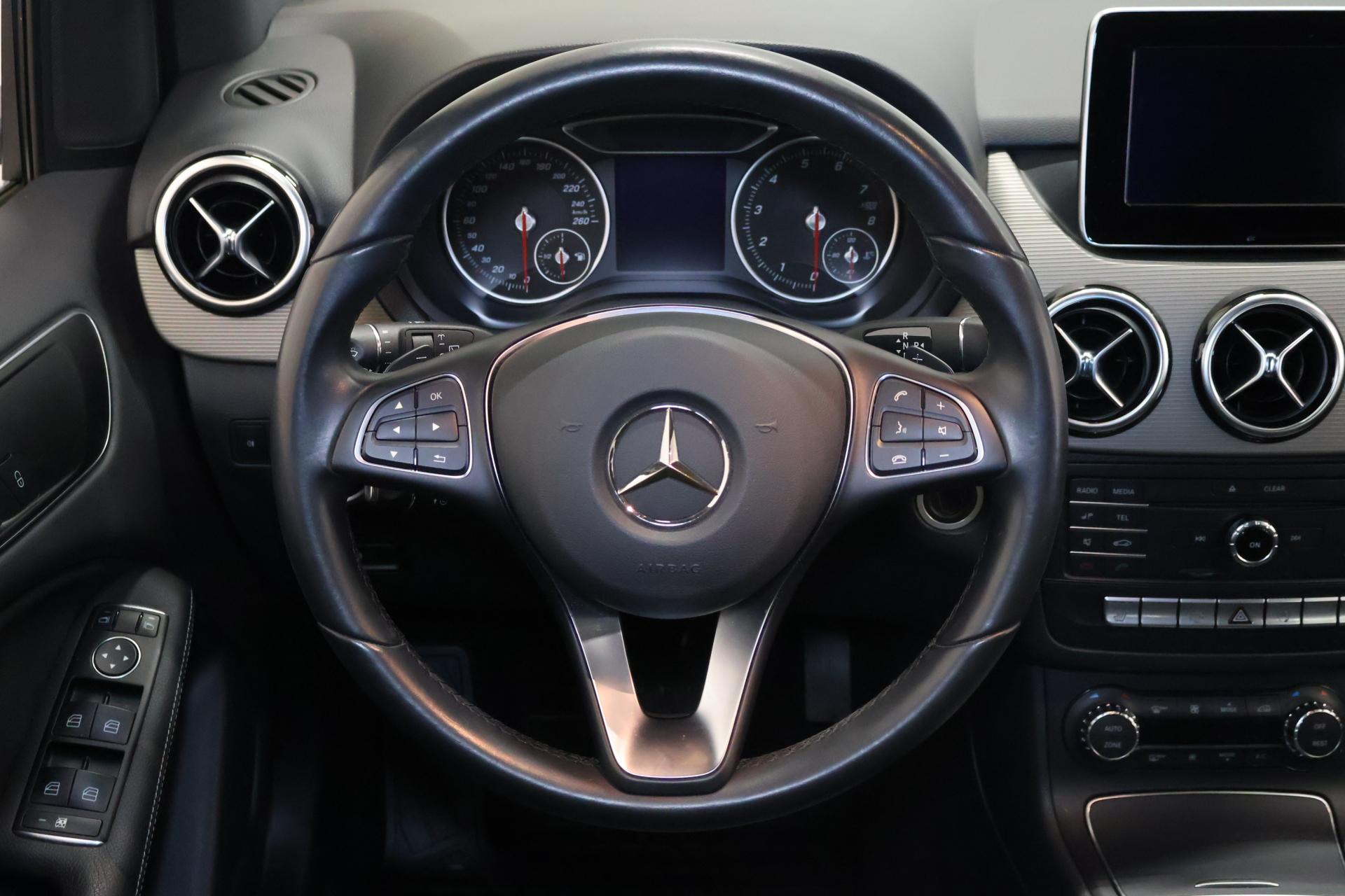 MERCEDES-BENZ B 2015