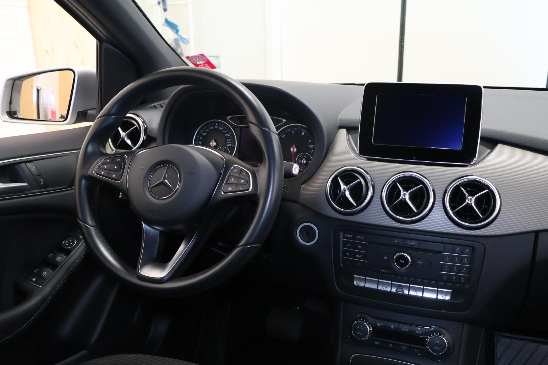 MERCEDES-BENZ B 2015