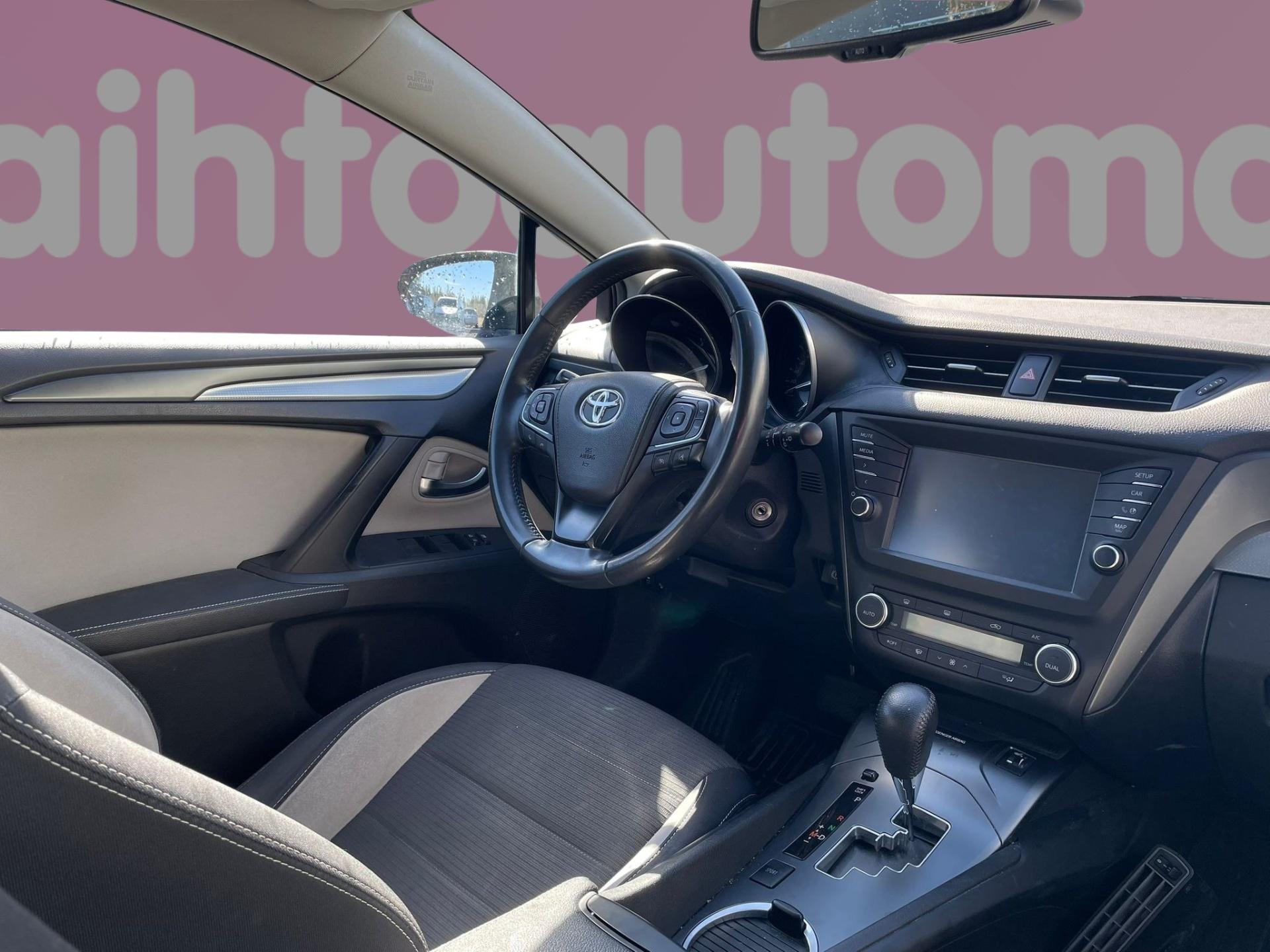 TOYOTA Avensis 2017
