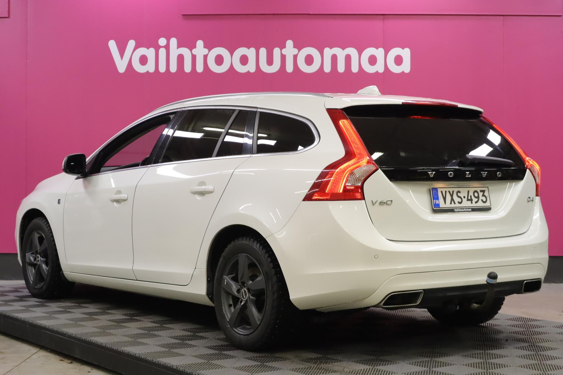 VOLVO V60 2015
