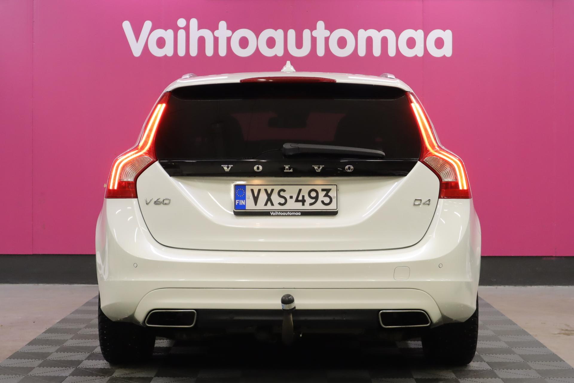 VOLVO V60 2015