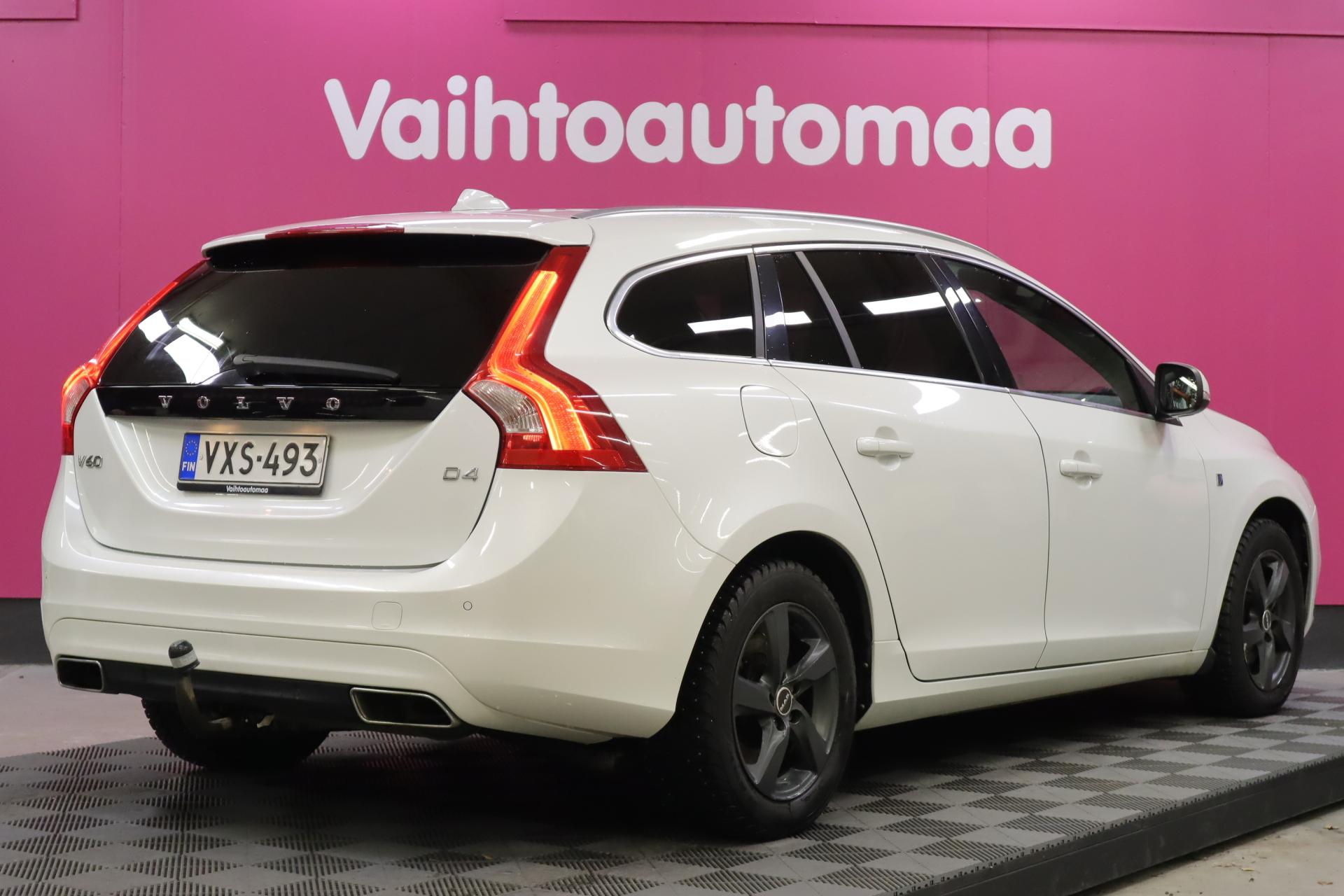 VOLVO V60 2015