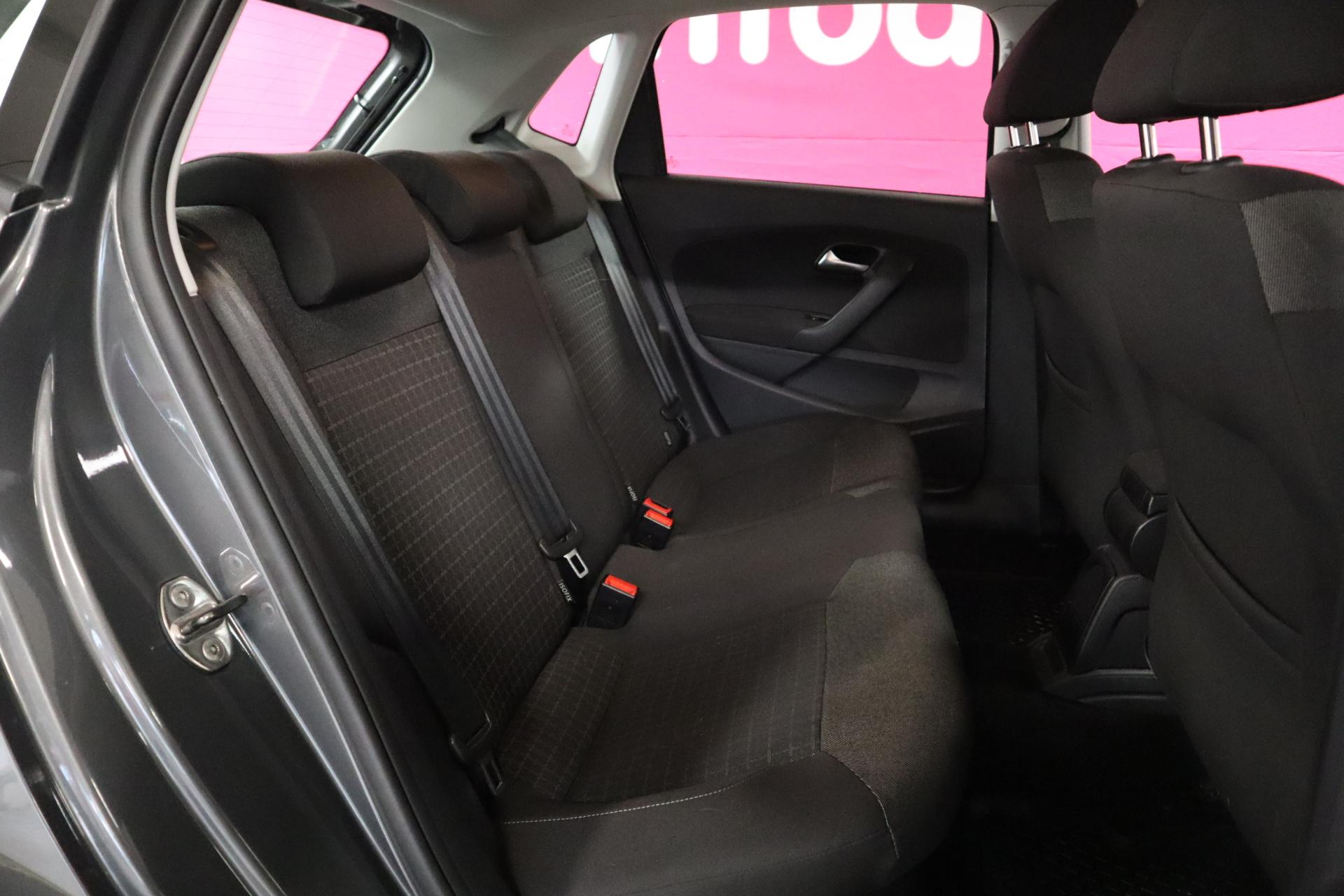 VOLKSWAGEN Polo 2016