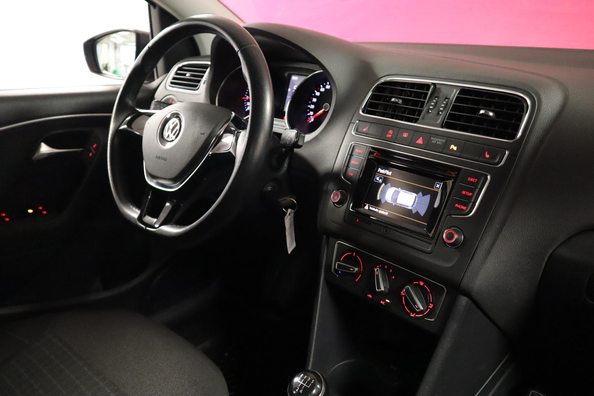 VOLKSWAGEN Polo 2016