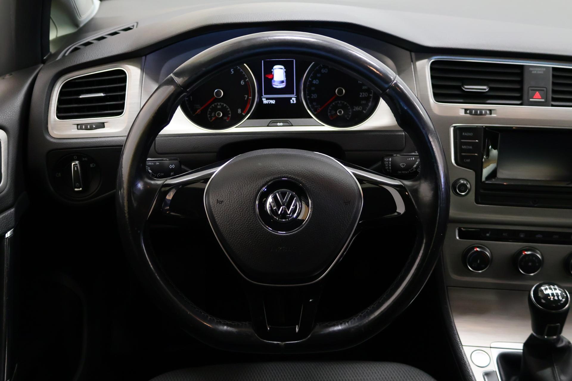 VOLKSWAGEN Golf 2014