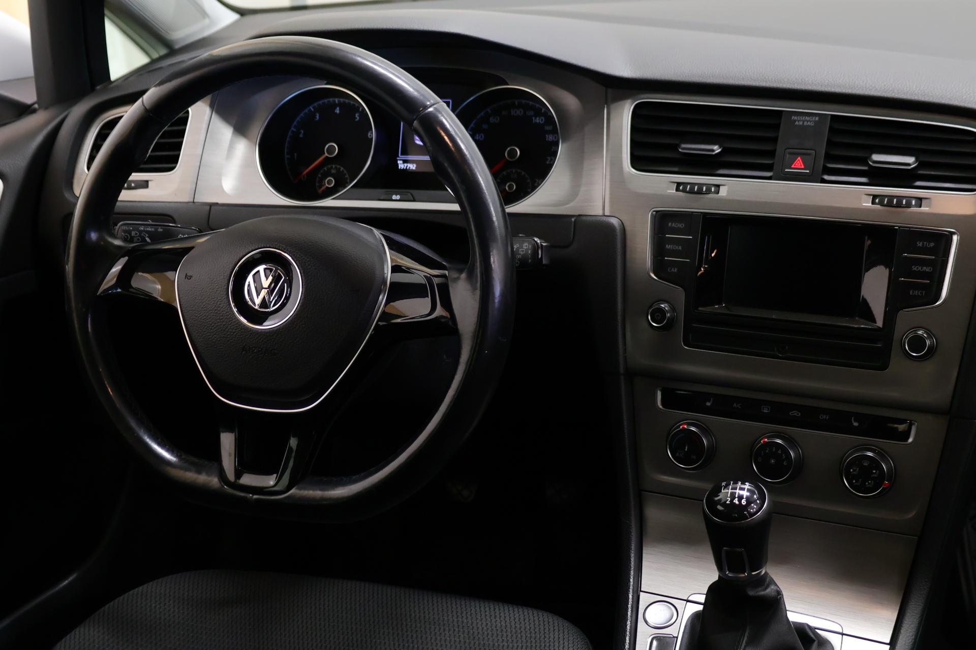 VOLKSWAGEN Golf 2014