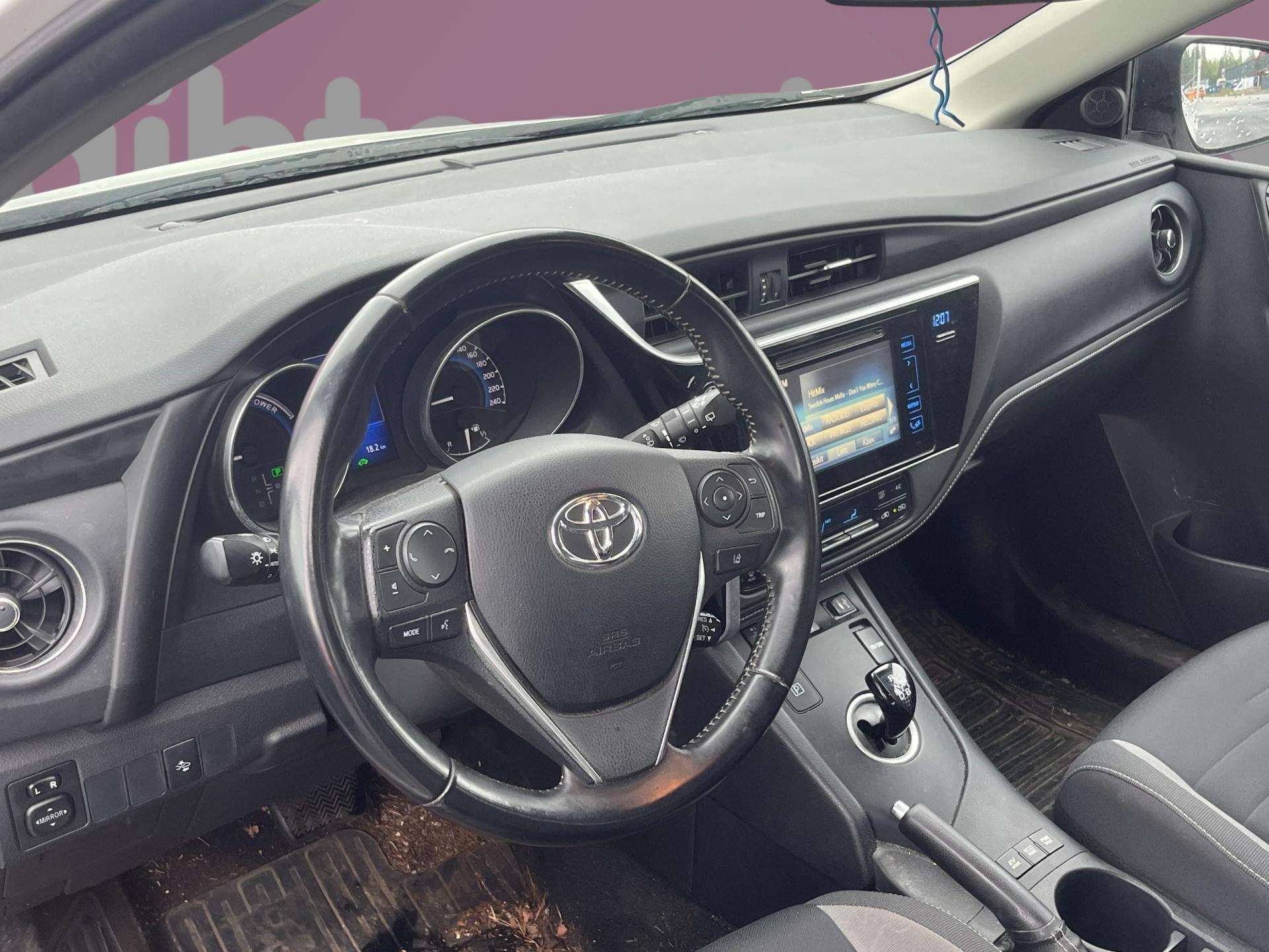 TOYOTA Auris 2017