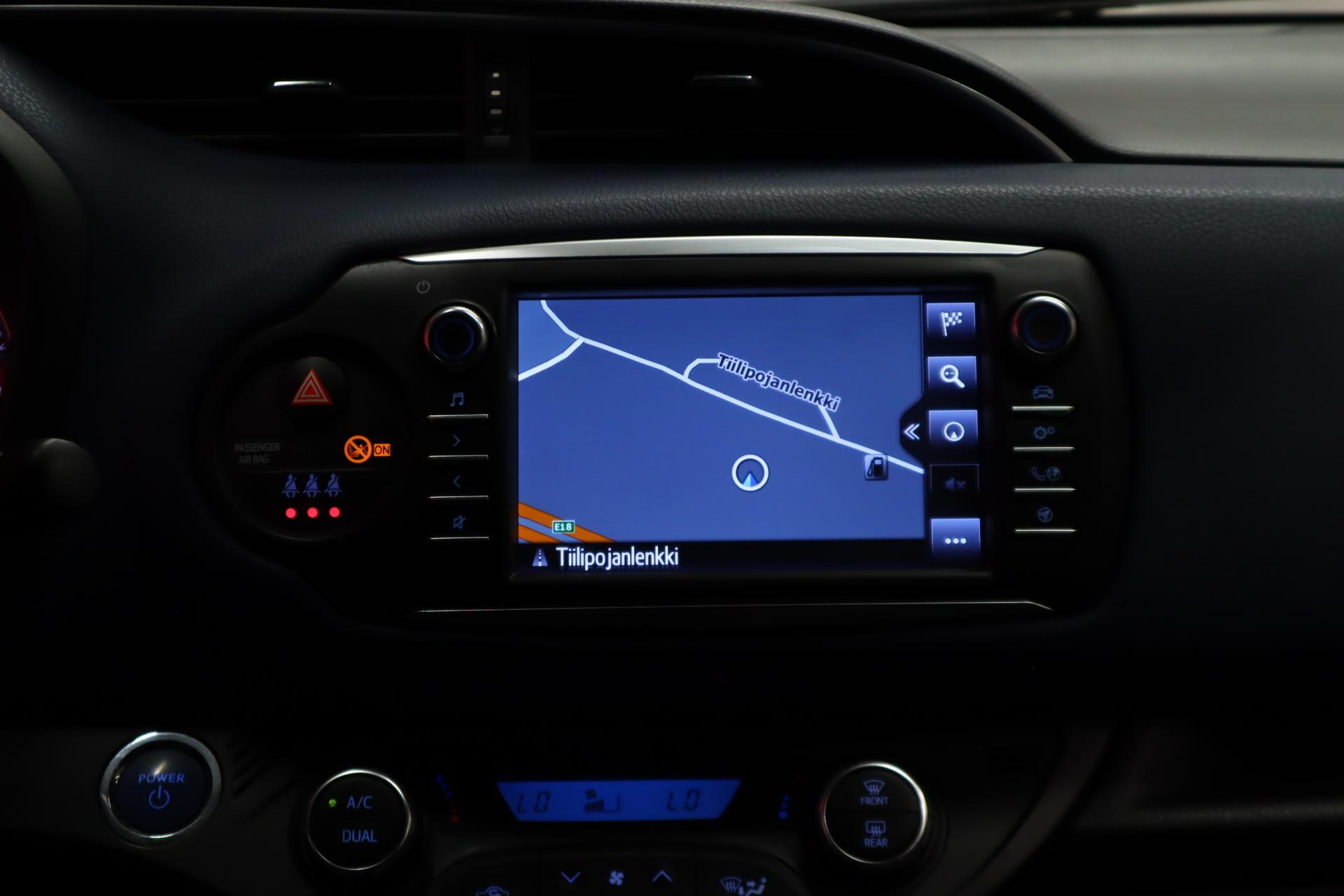 TOYOTA Yaris 2017