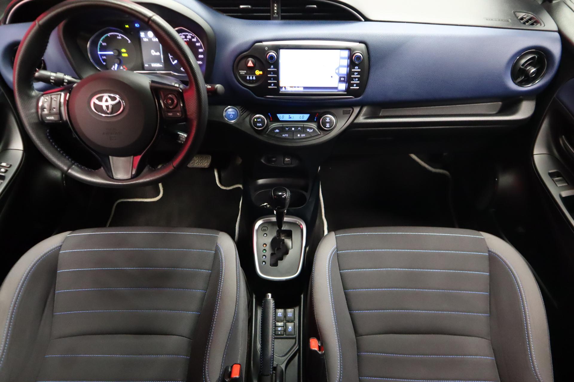 TOYOTA Yaris 2017