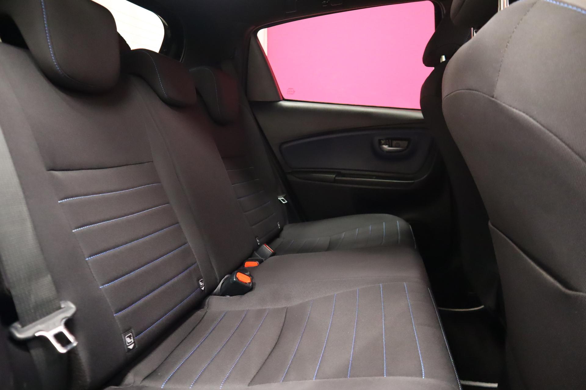 TOYOTA Yaris 2017