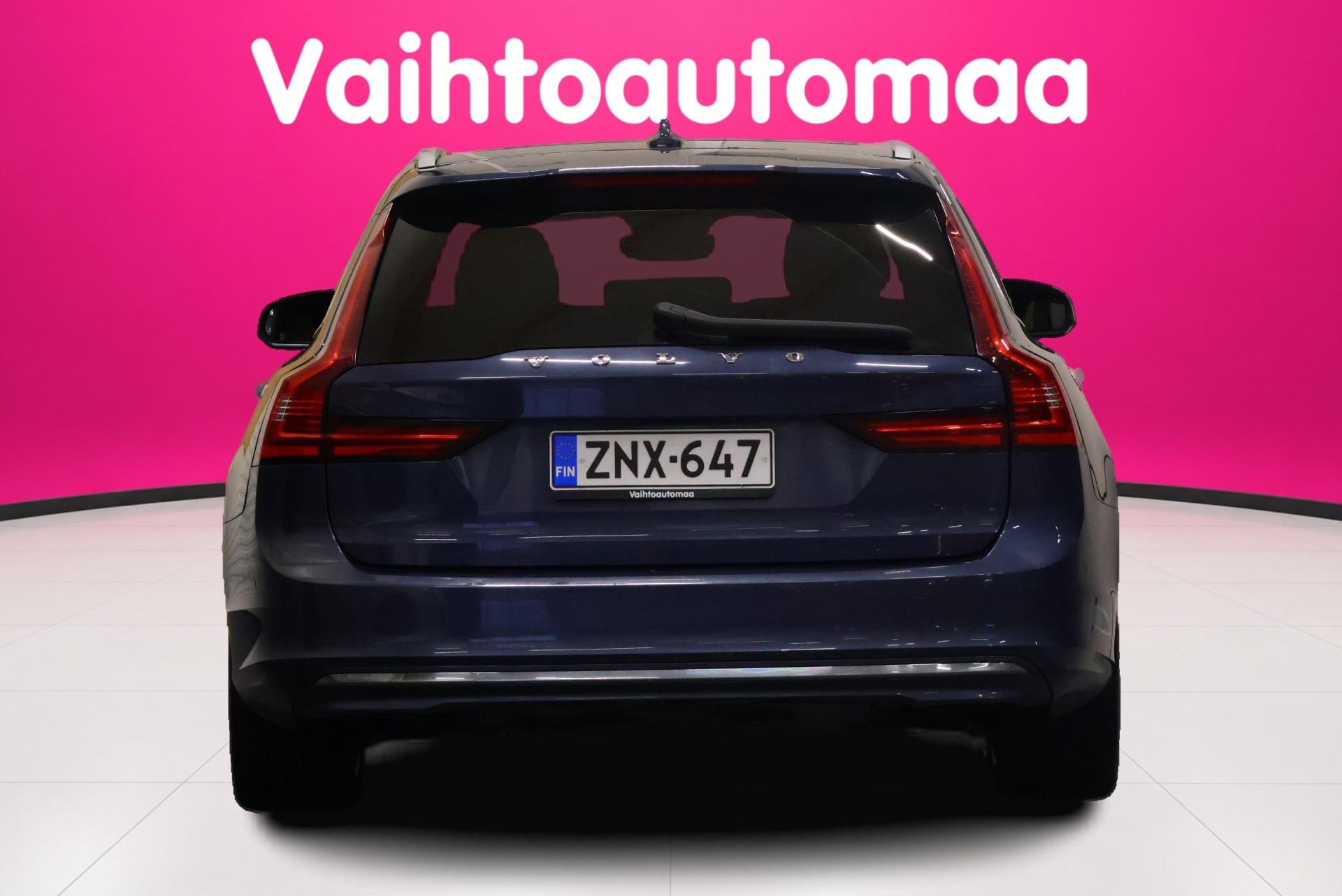 VOLVO V90 2022