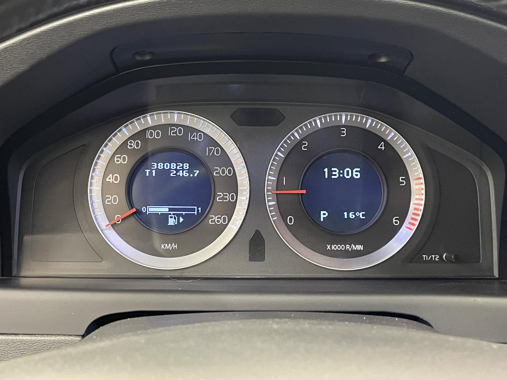 VOLVO V70 2010