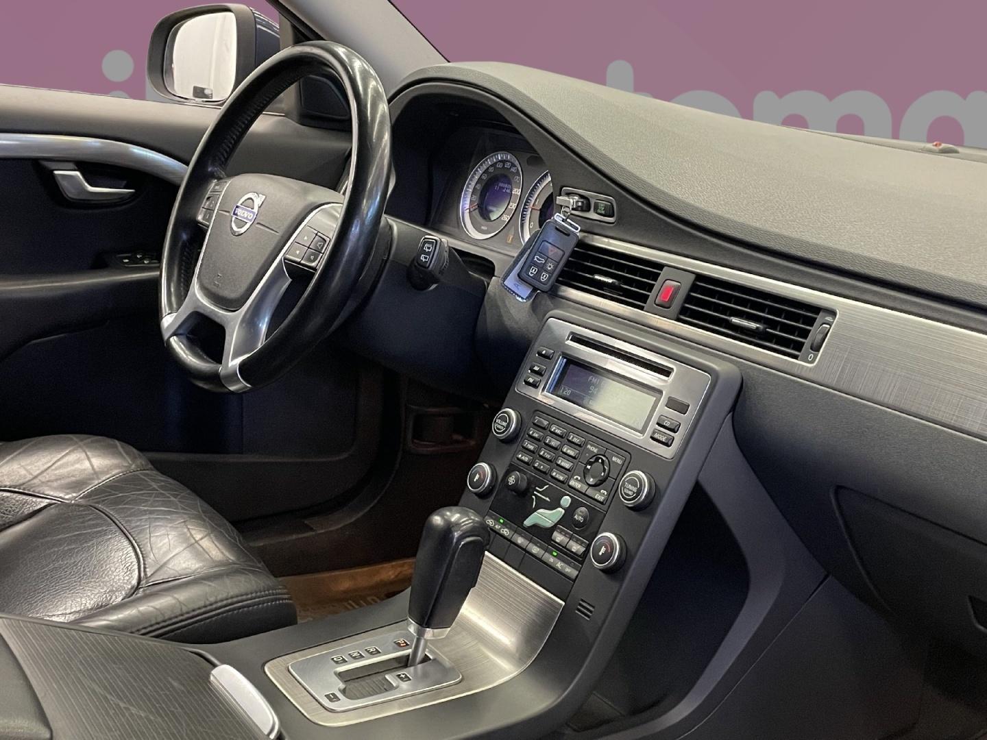 VOLVO V70 2010
