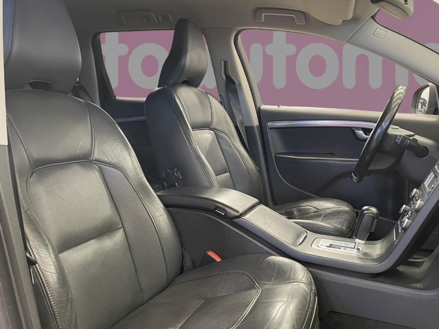 VOLVO V70 2010