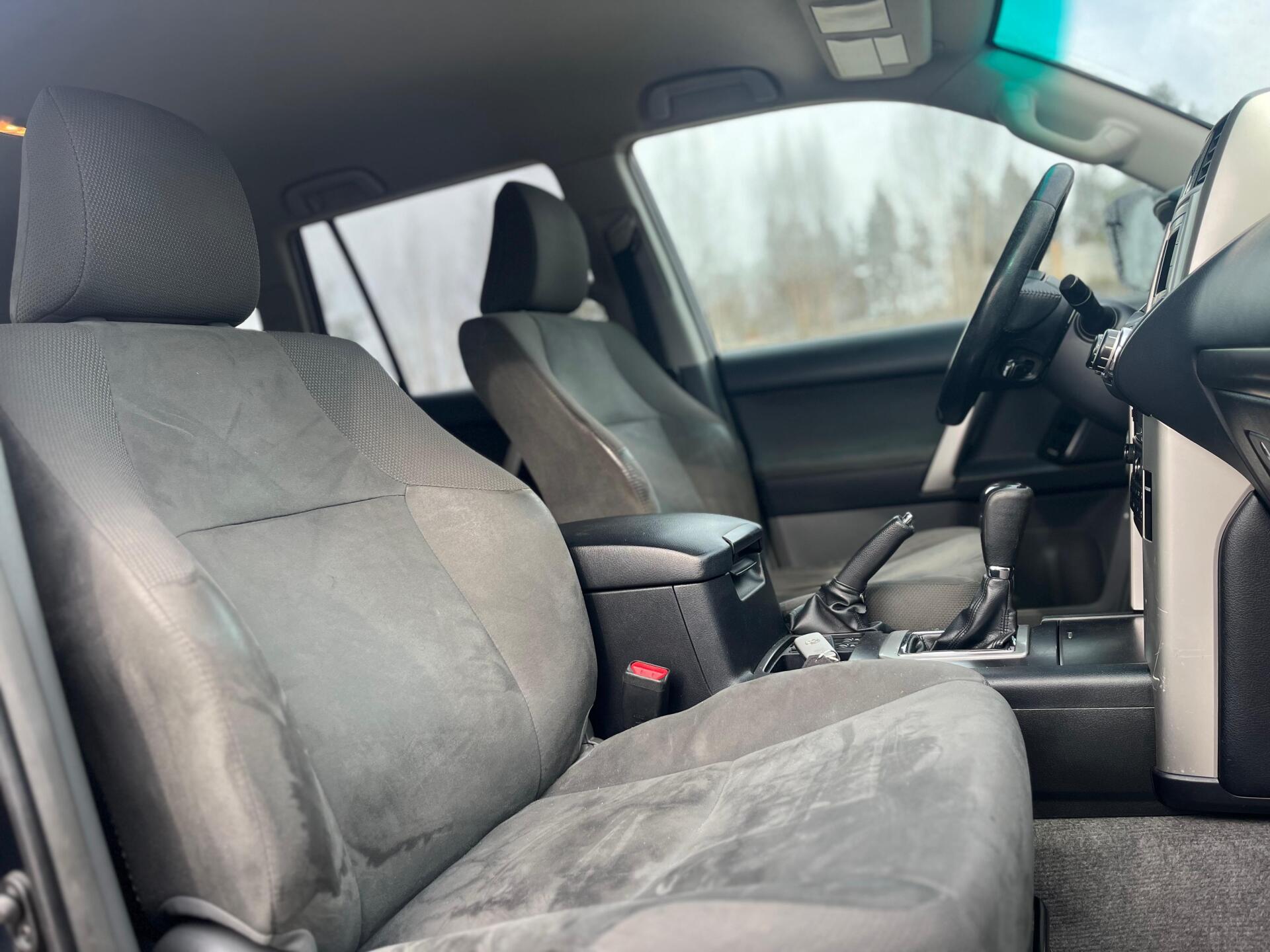 TOYOTA Land Cruiser 2011