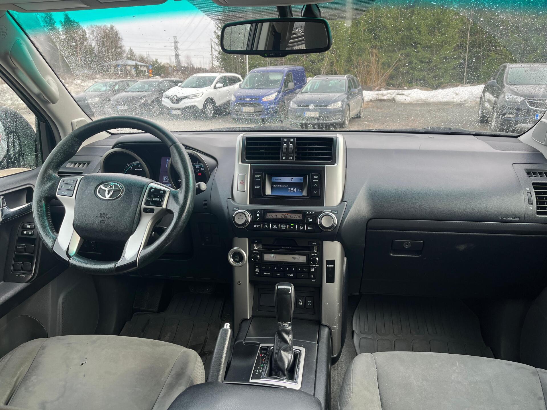 TOYOTA Land Cruiser 2011