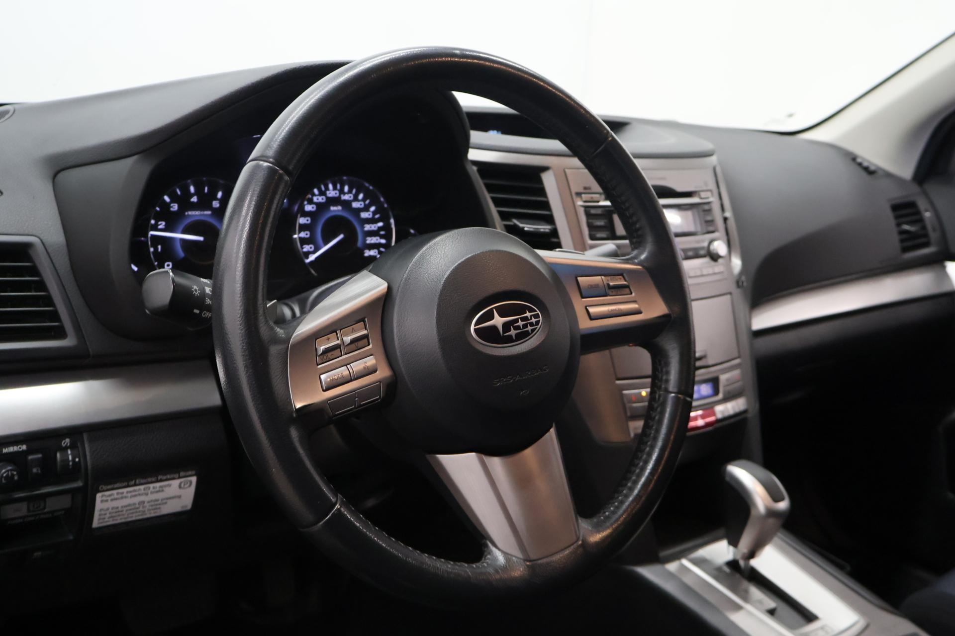 SUBARU Outback 2011