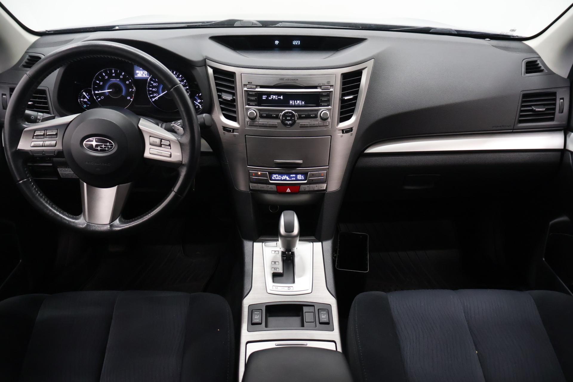 SUBARU Outback 2011