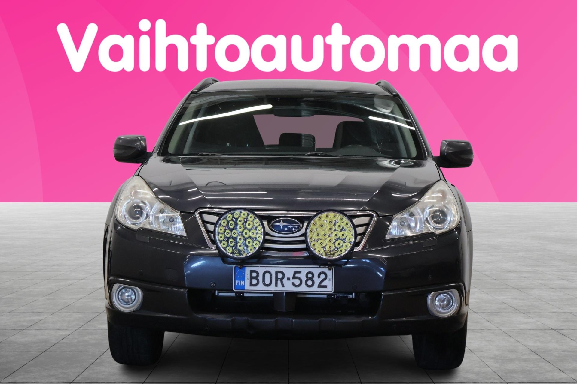 SUBARU Outback 2011