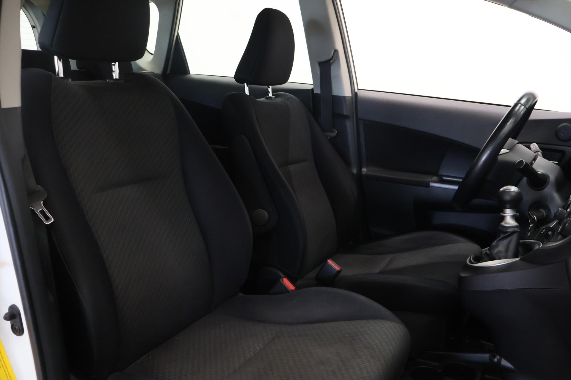 TOYOTA Verso-S 2011