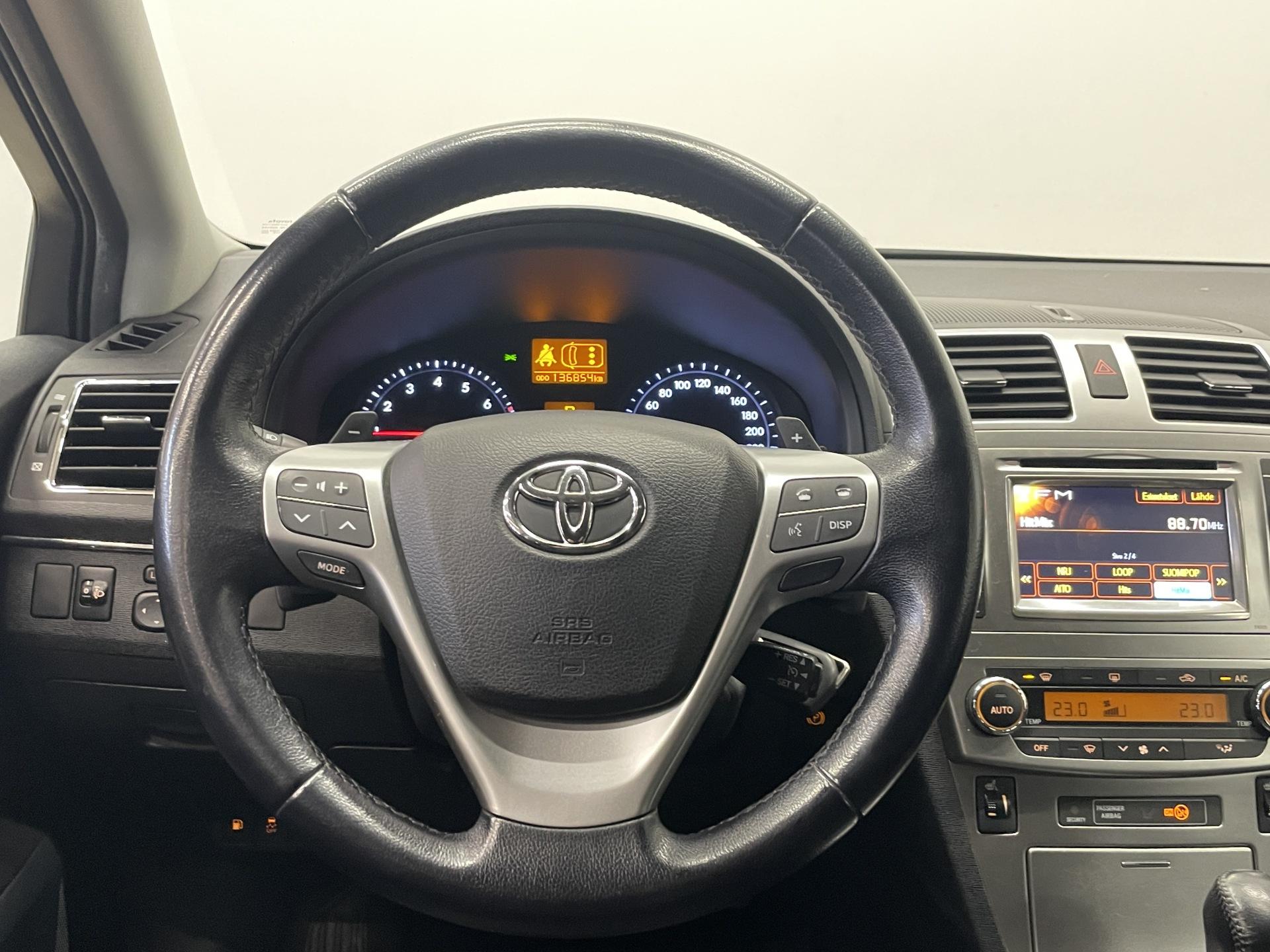 TOYOTA Avensis 2012