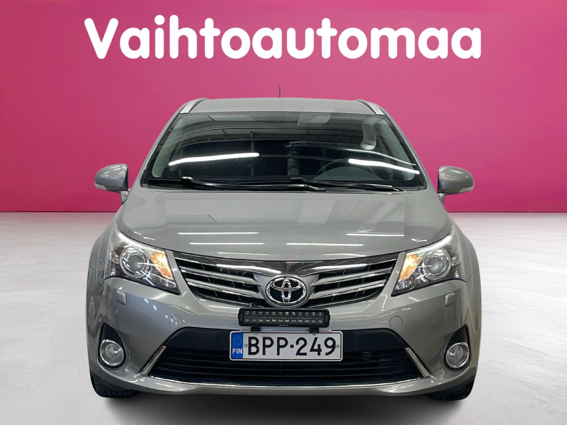 TOYOTA Avensis 2012