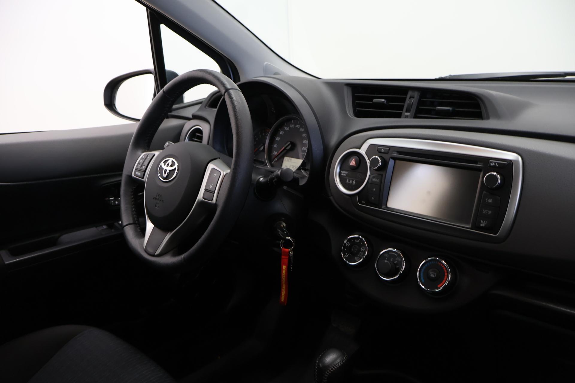 TOYOTA Yaris 2012