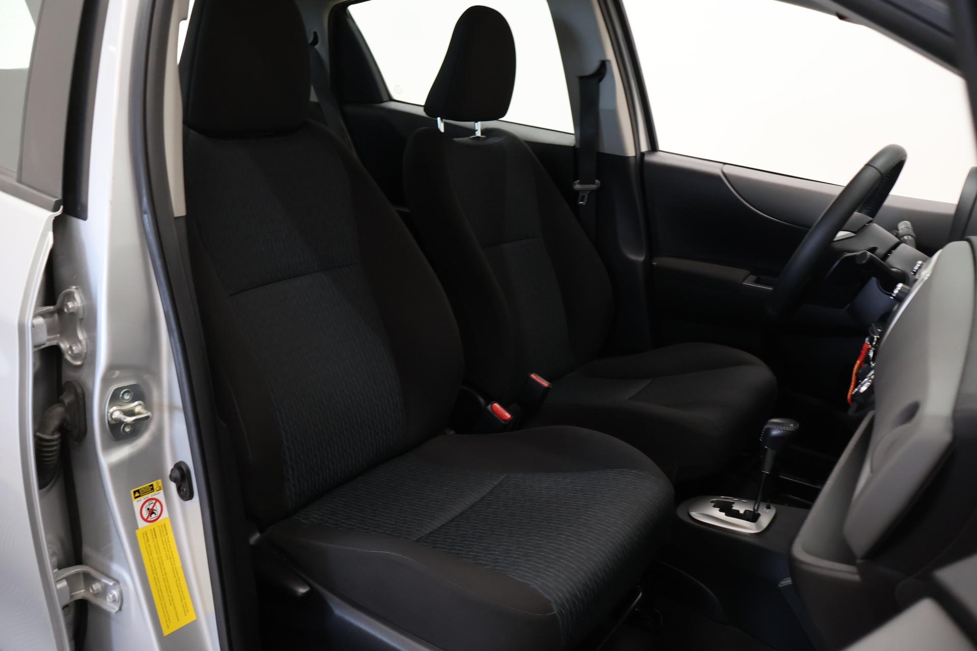 TOYOTA Yaris 2012