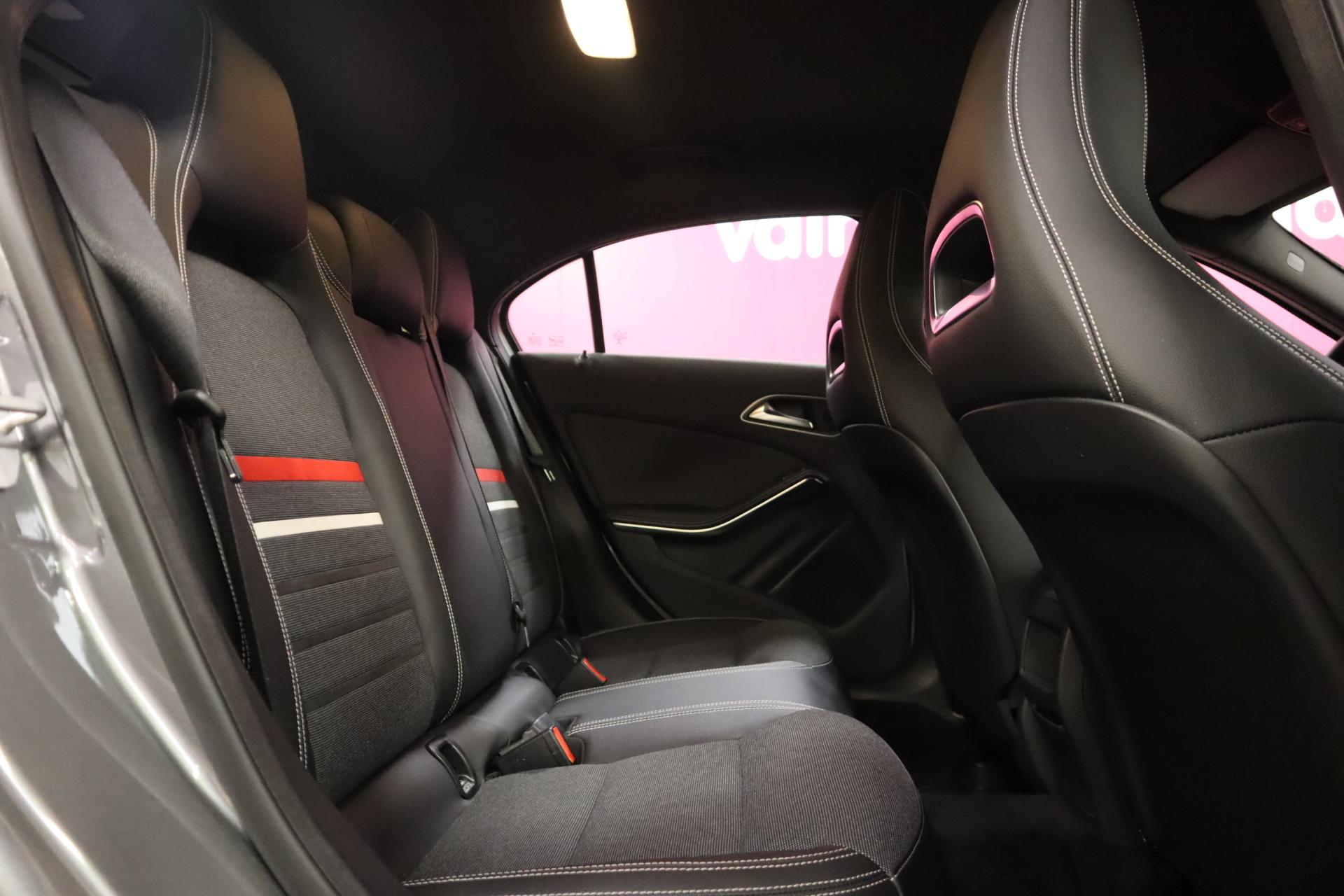 MERCEDES-BENZ A 2013