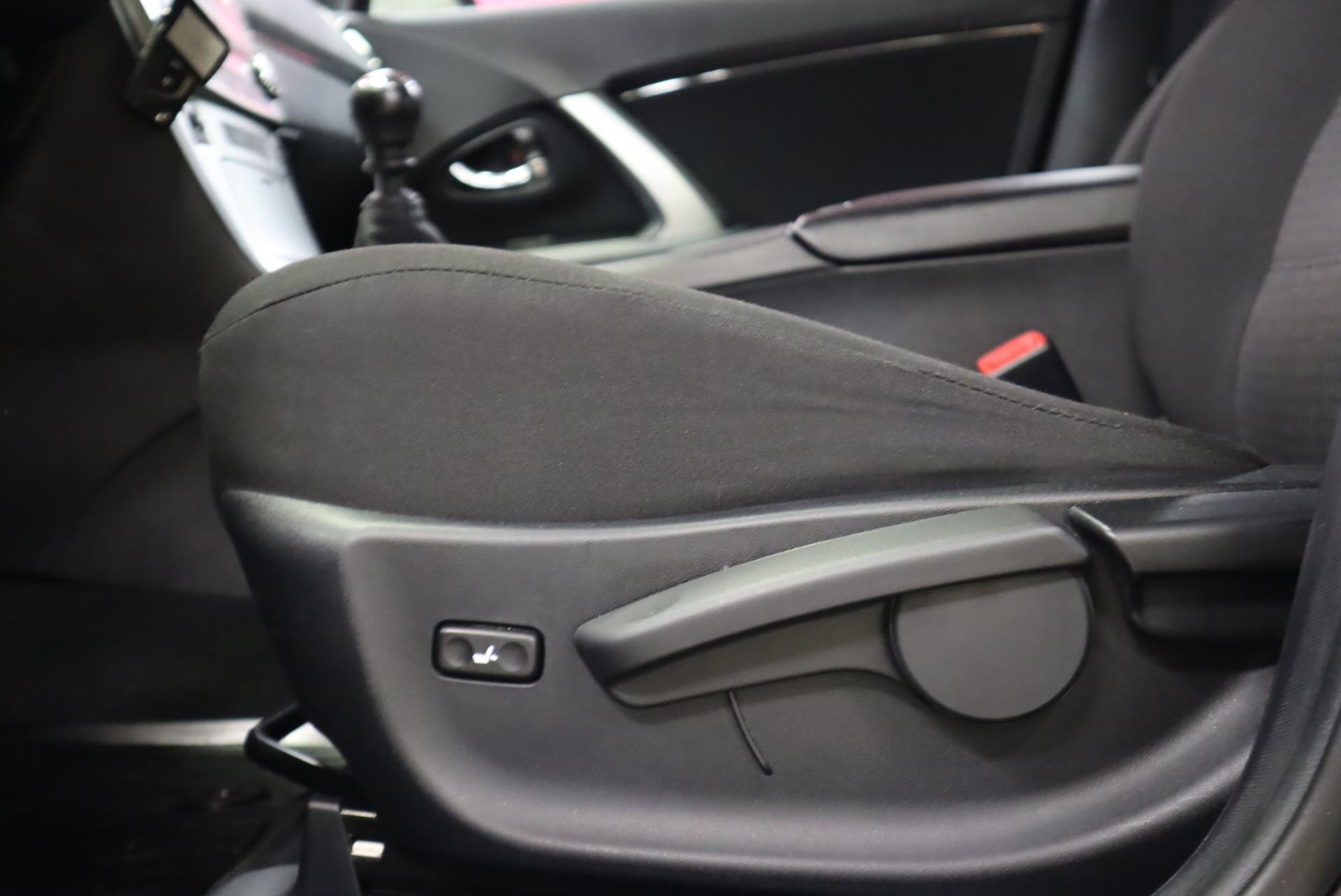 TOYOTA Avensis 2013