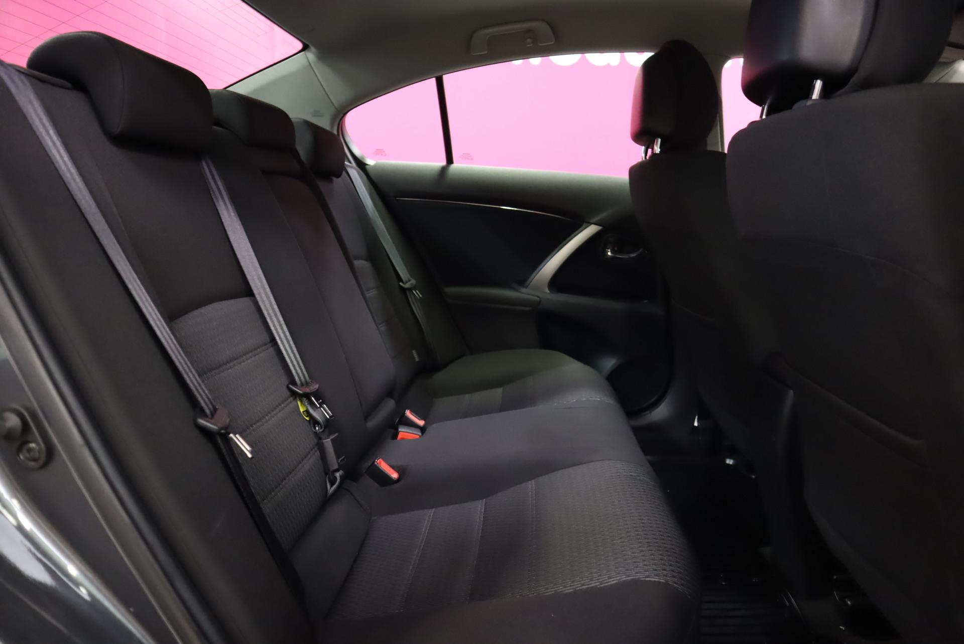 TOYOTA Avensis 2013