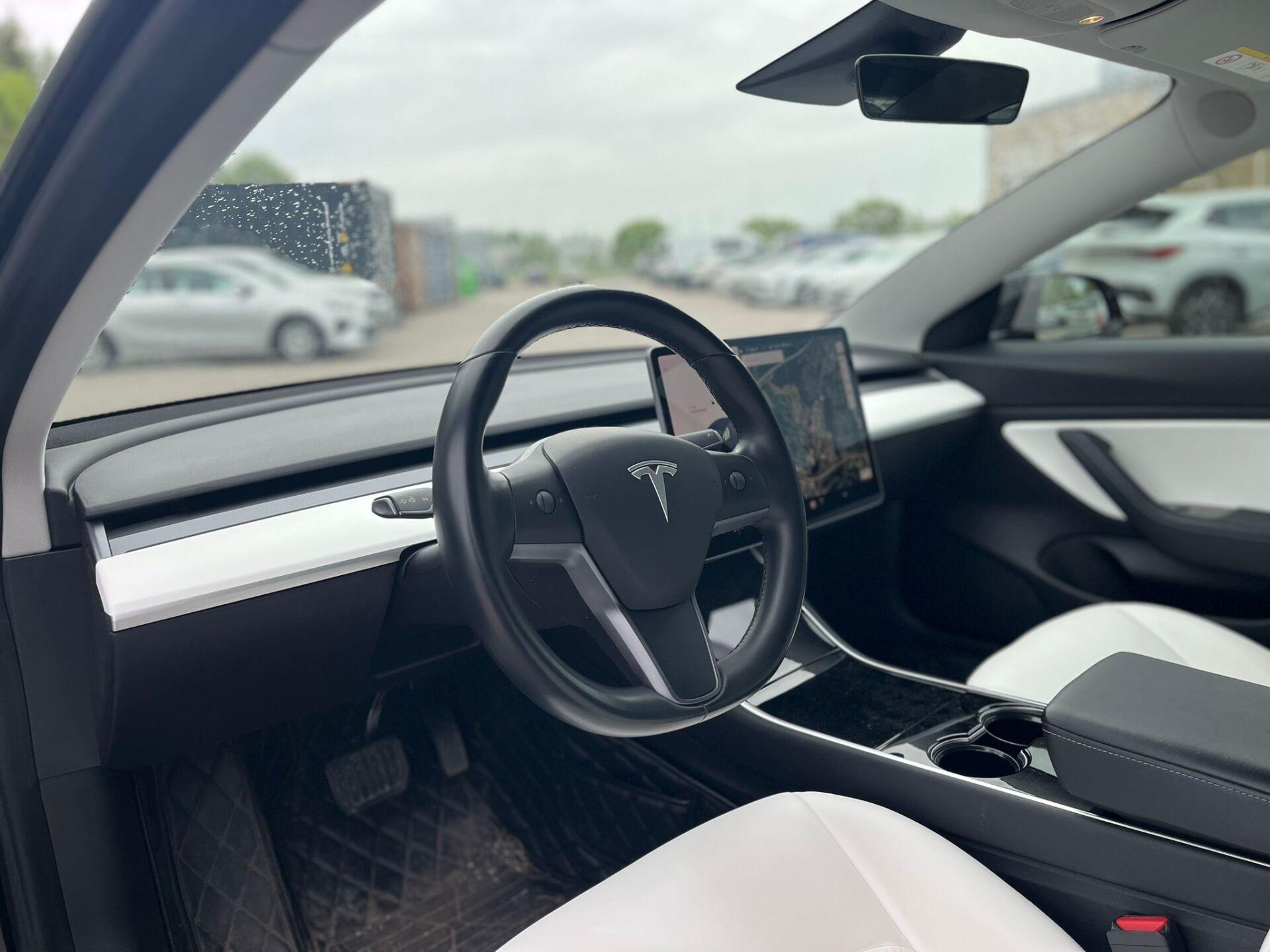 TESLA Model 3 2019