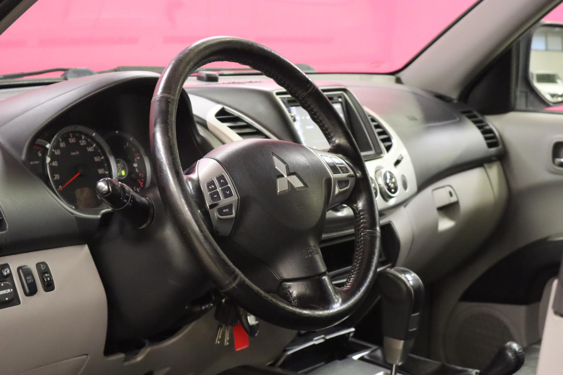 MITSUBISHI L200 2012