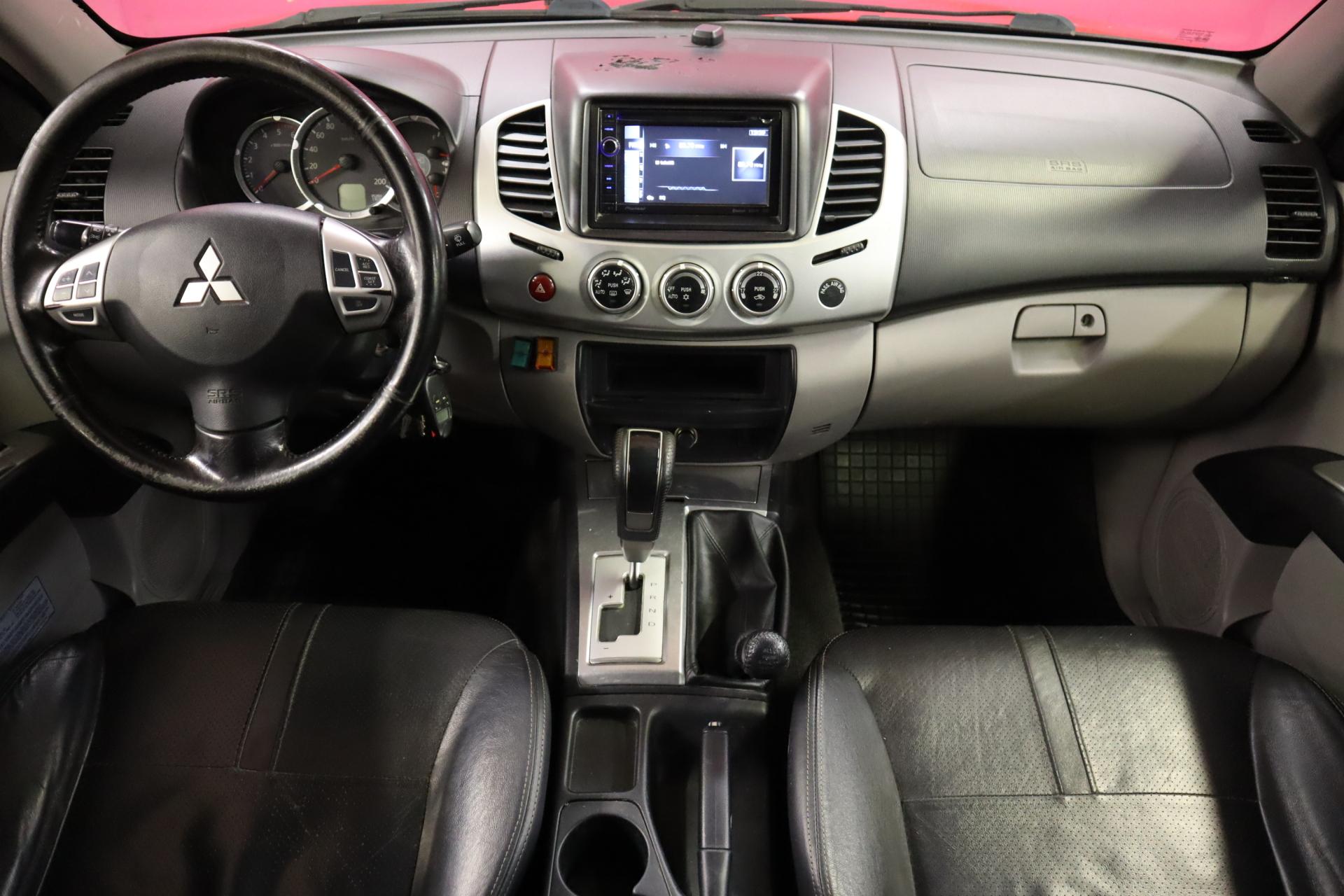 MITSUBISHI L200 2012