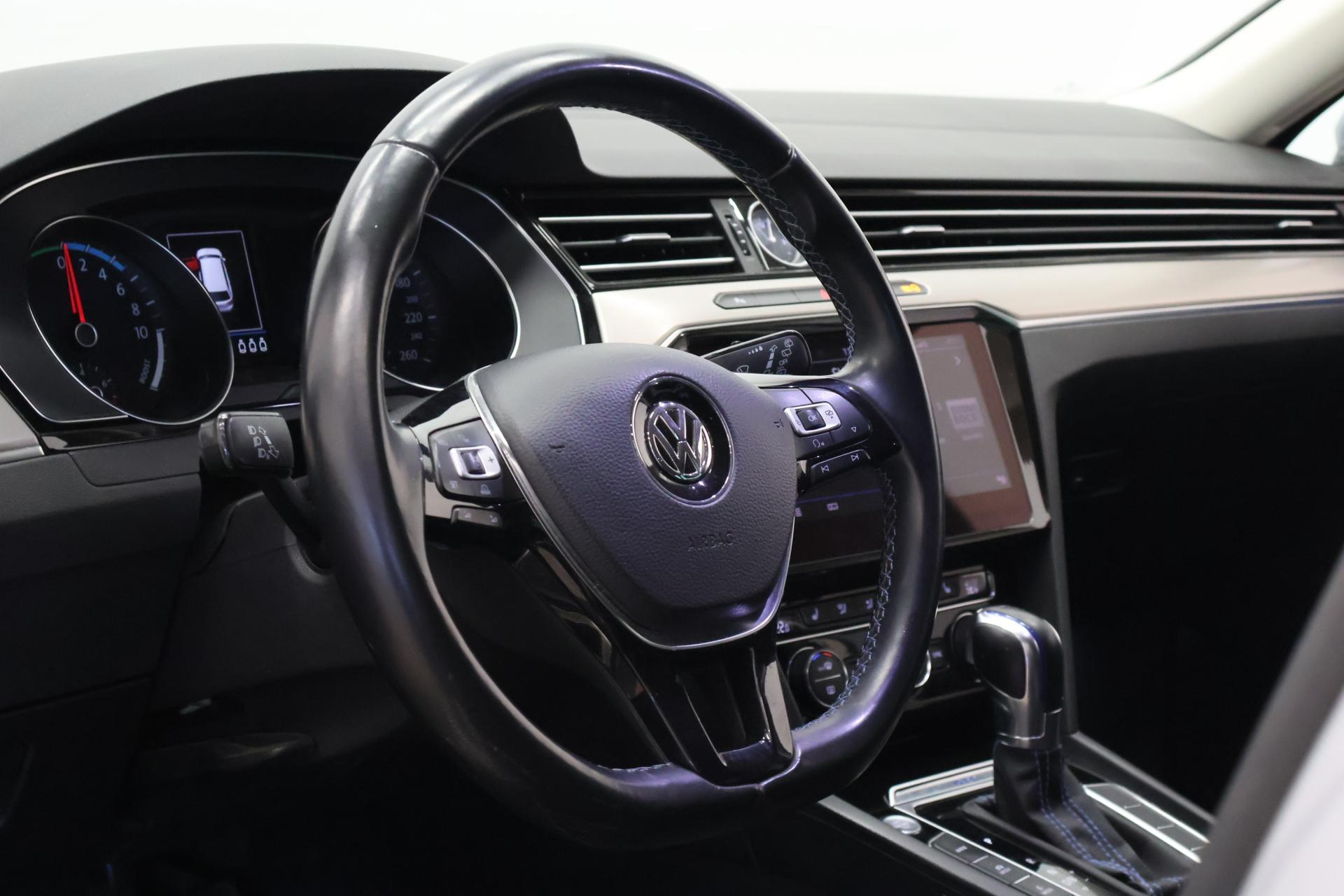 VOLKSWAGEN Passat 2018