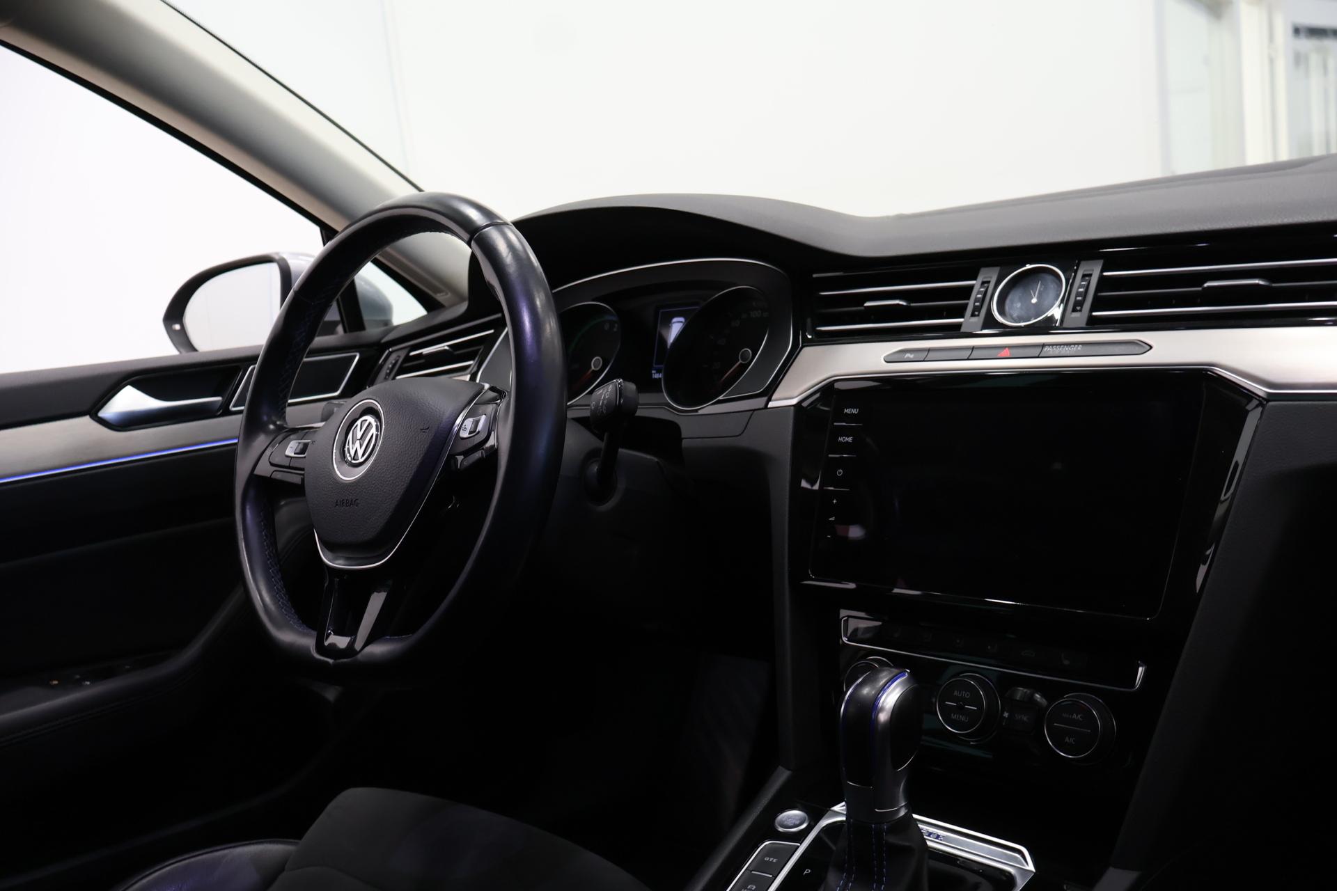 VOLKSWAGEN Passat 2018