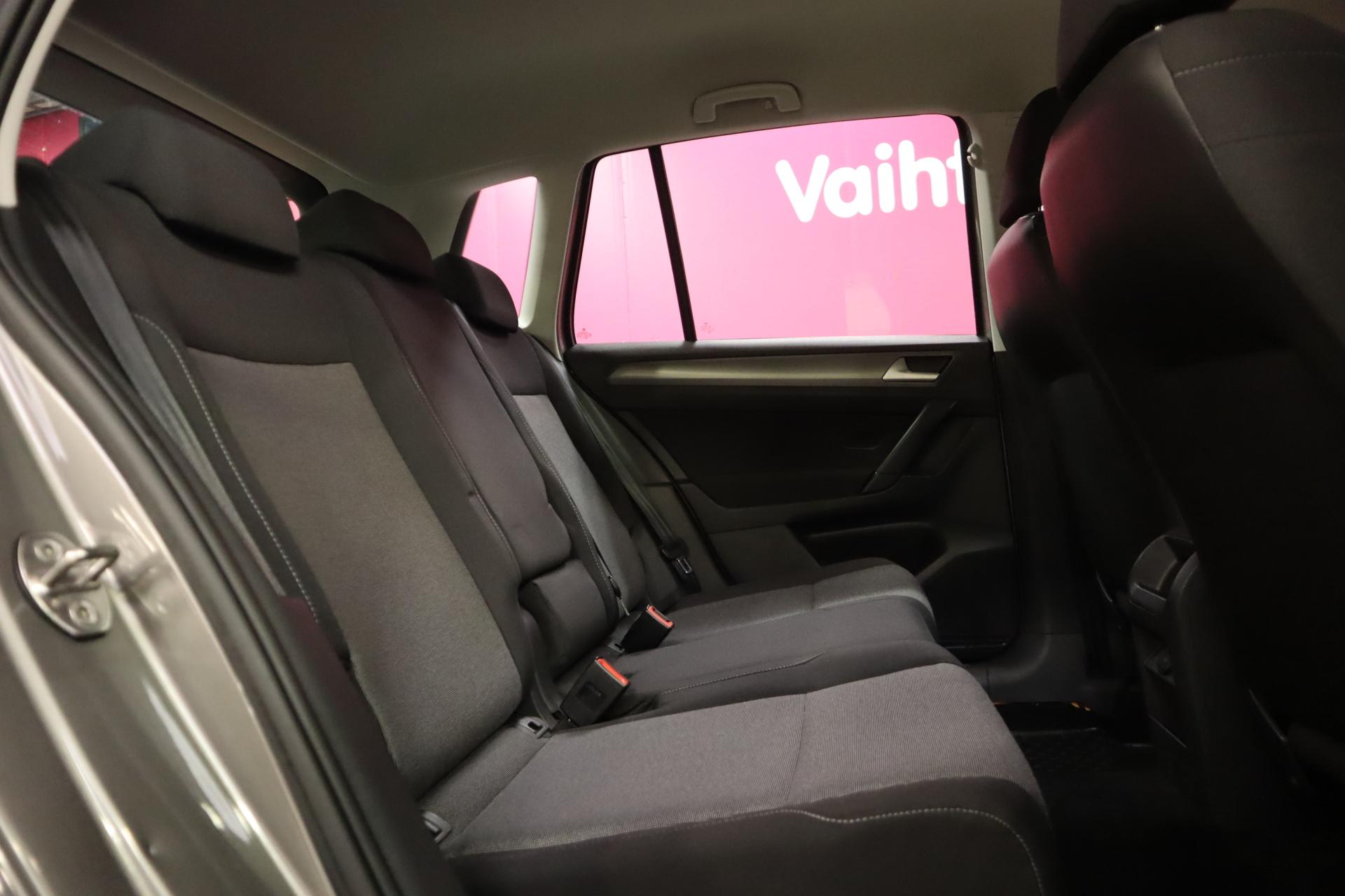 VOLKSWAGEN Golf Sportsvan 2015