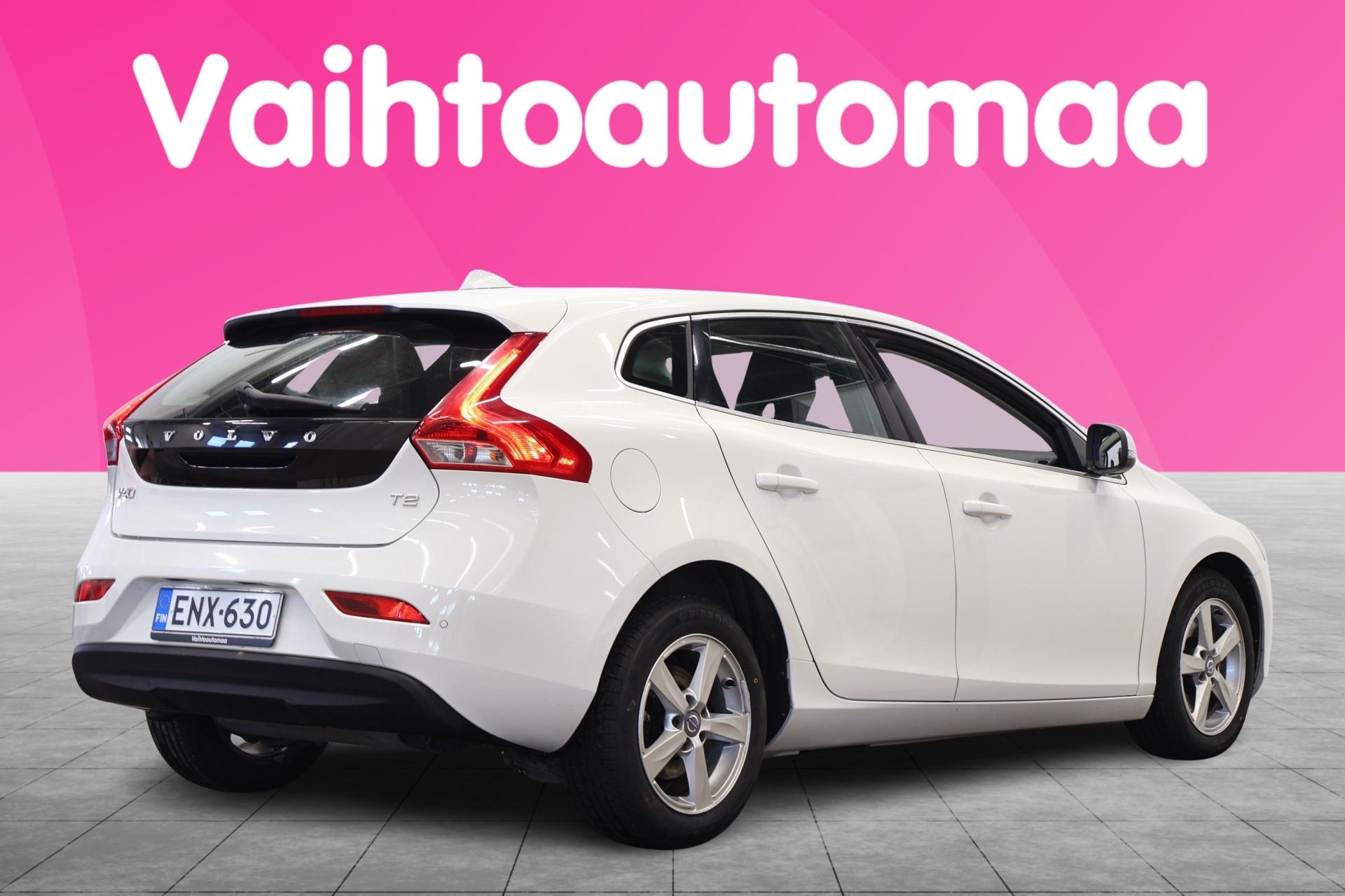 VOLVO V40 2016