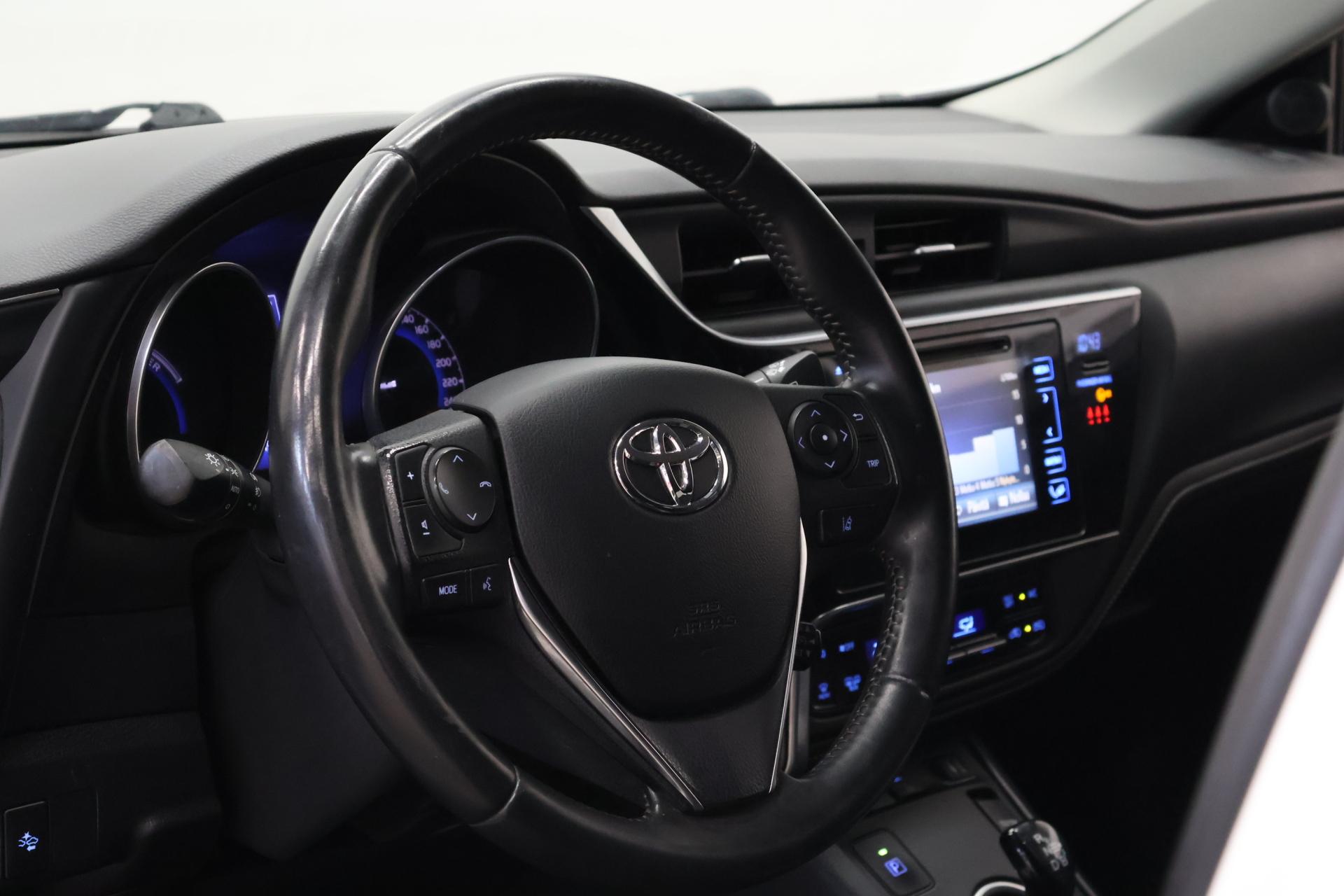 TOYOTA Auris 2016