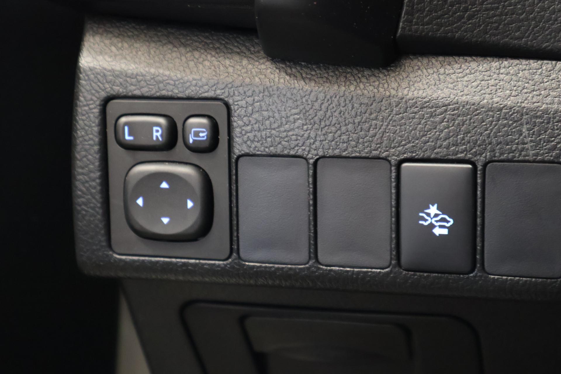 TOYOTA Auris 2016
