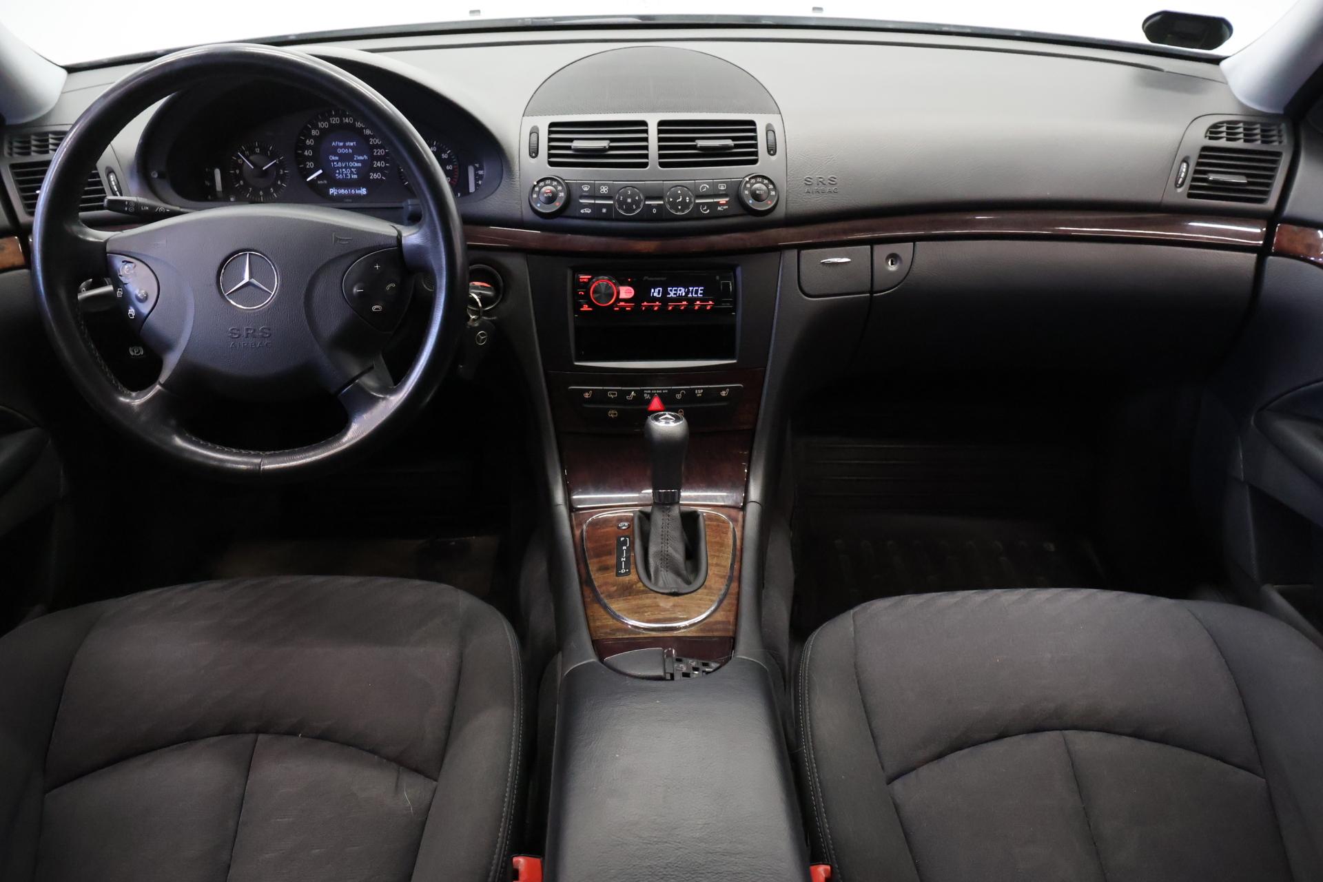 MERCEDES-BENZ E 2004