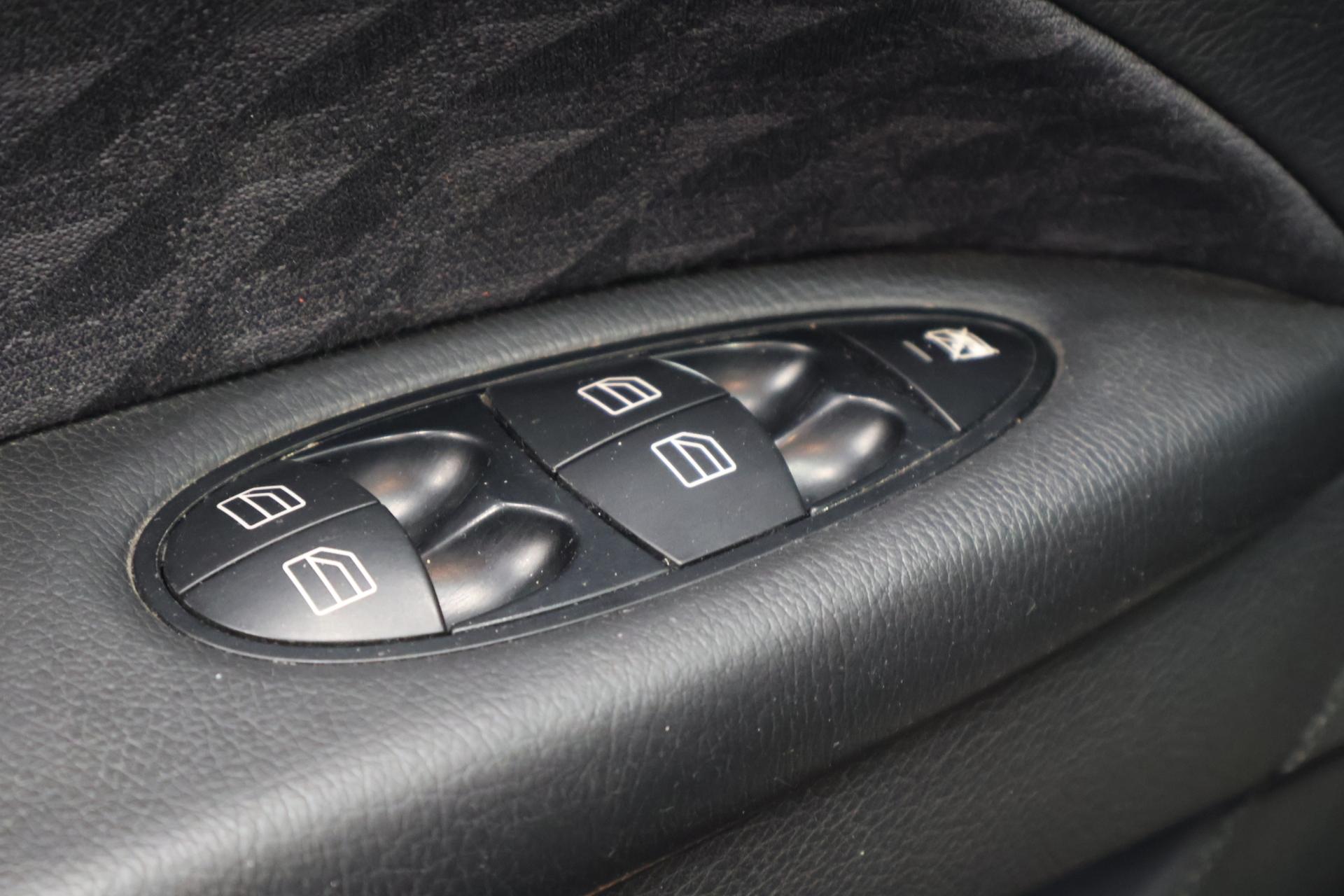 MERCEDES-BENZ E 2004