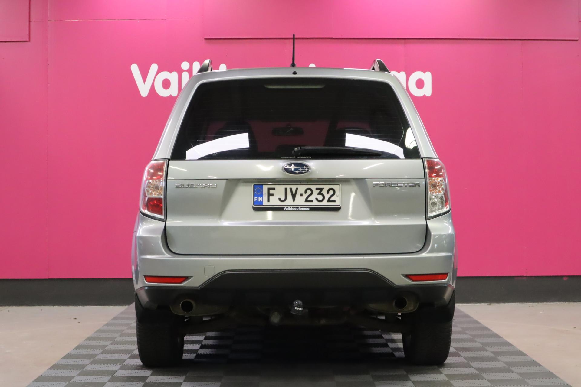 SUBARU Forester 2011