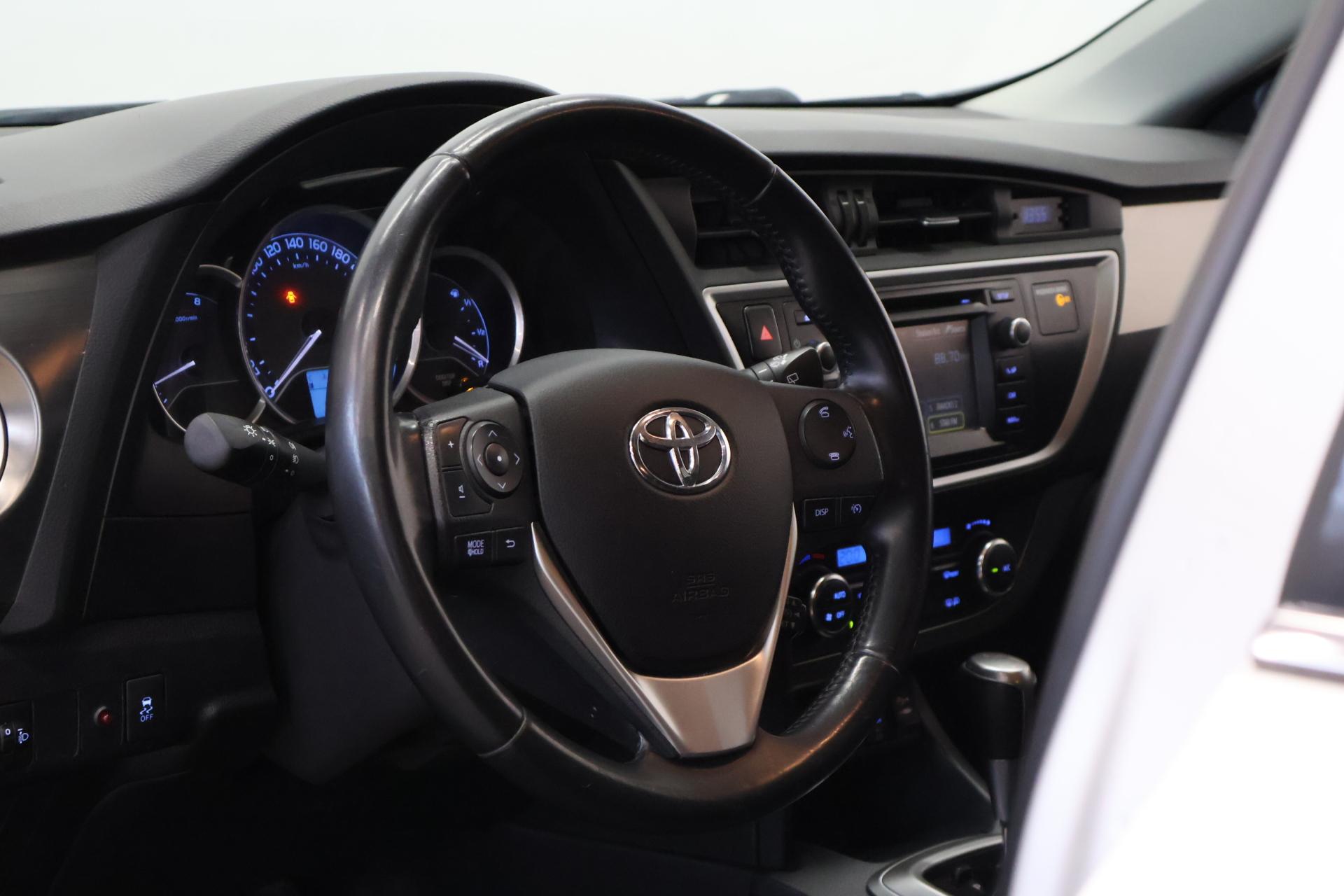 TOYOTA Auris 2013
