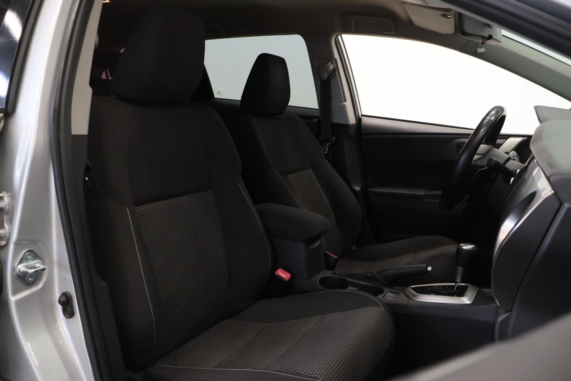 TOYOTA Auris 2013