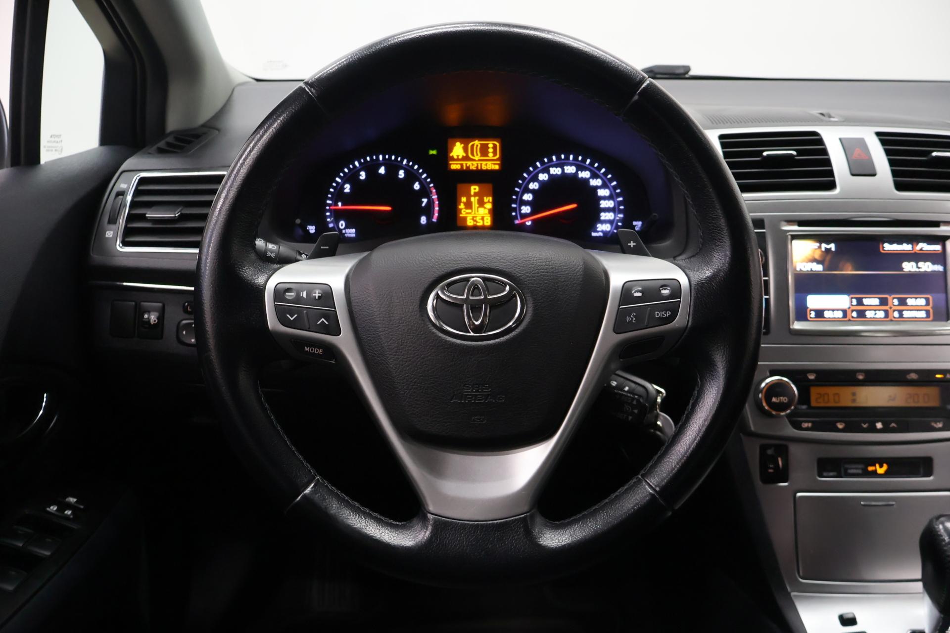TOYOTA Avensis 2012